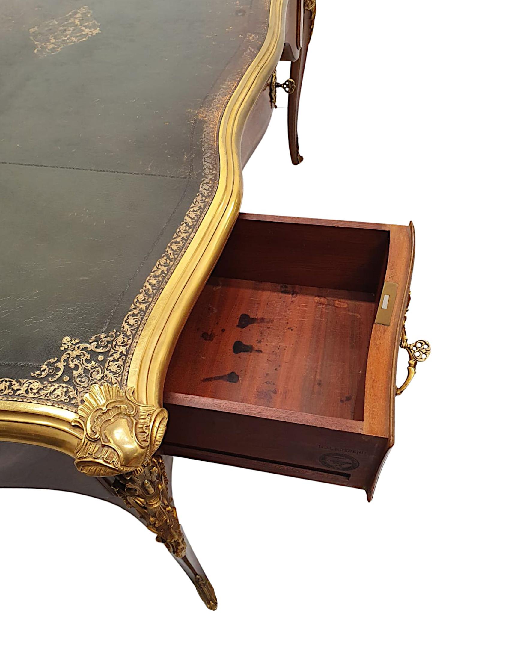  Très belle table de bureau du milieu du 20e siècle montée en orfèvrerie incrustée. en vente 5