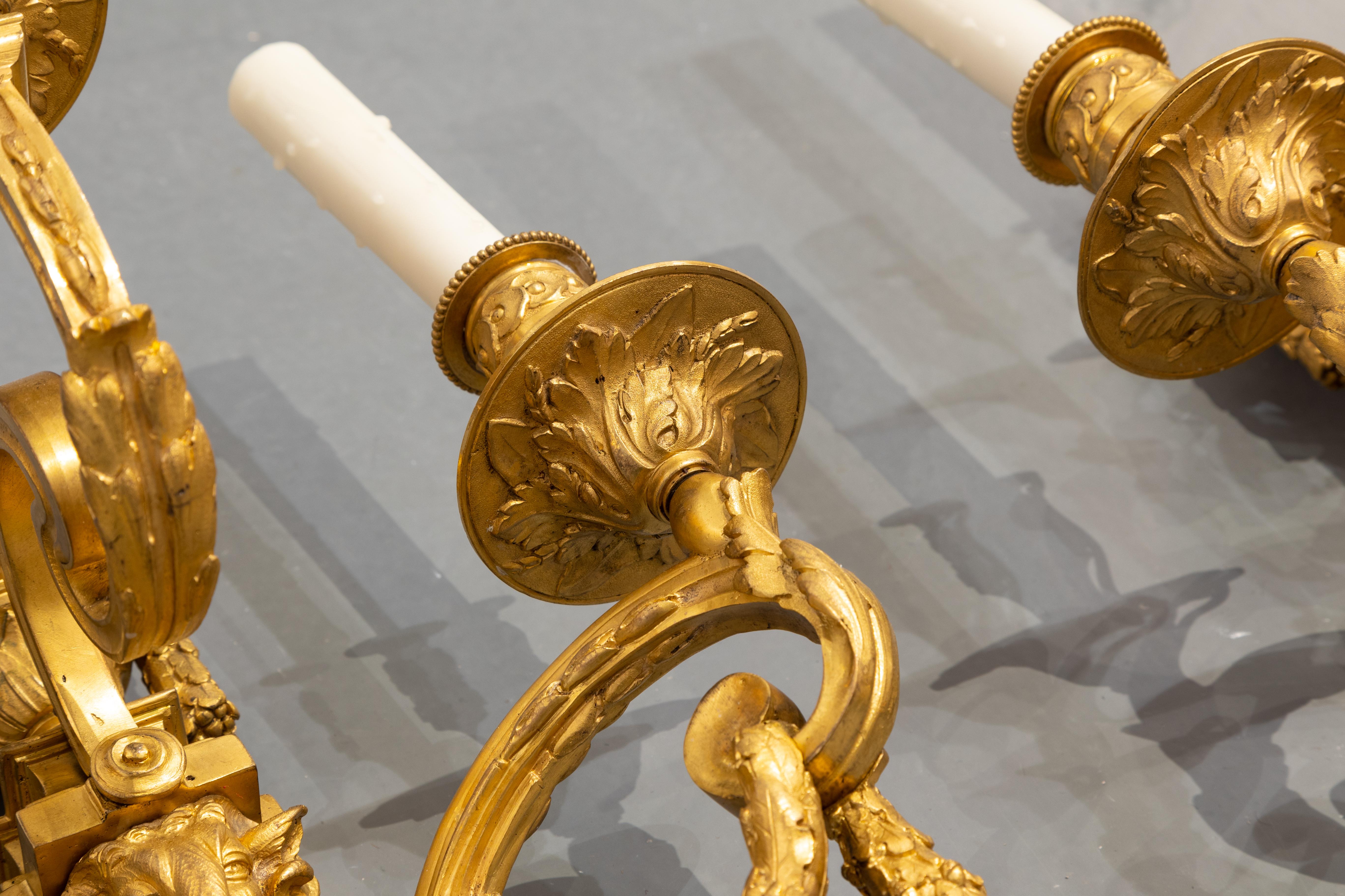 Very Fine Pair of 19th Century French Louis XVI Gilt Bronze Sconces For Sale 1