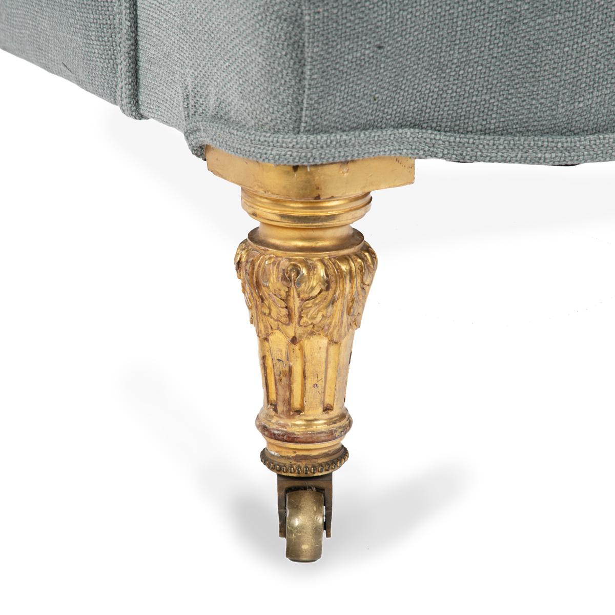 Una raffinata coppia di poltrone a vasca in legno dorato del XIX secolo o Bergères, attribuite in vendita 2