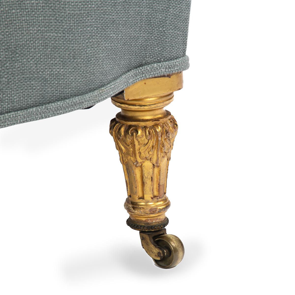 Una raffinata coppia di poltrone a vasca in legno dorato del XIX secolo o Bergères, attribuite in vendita 4