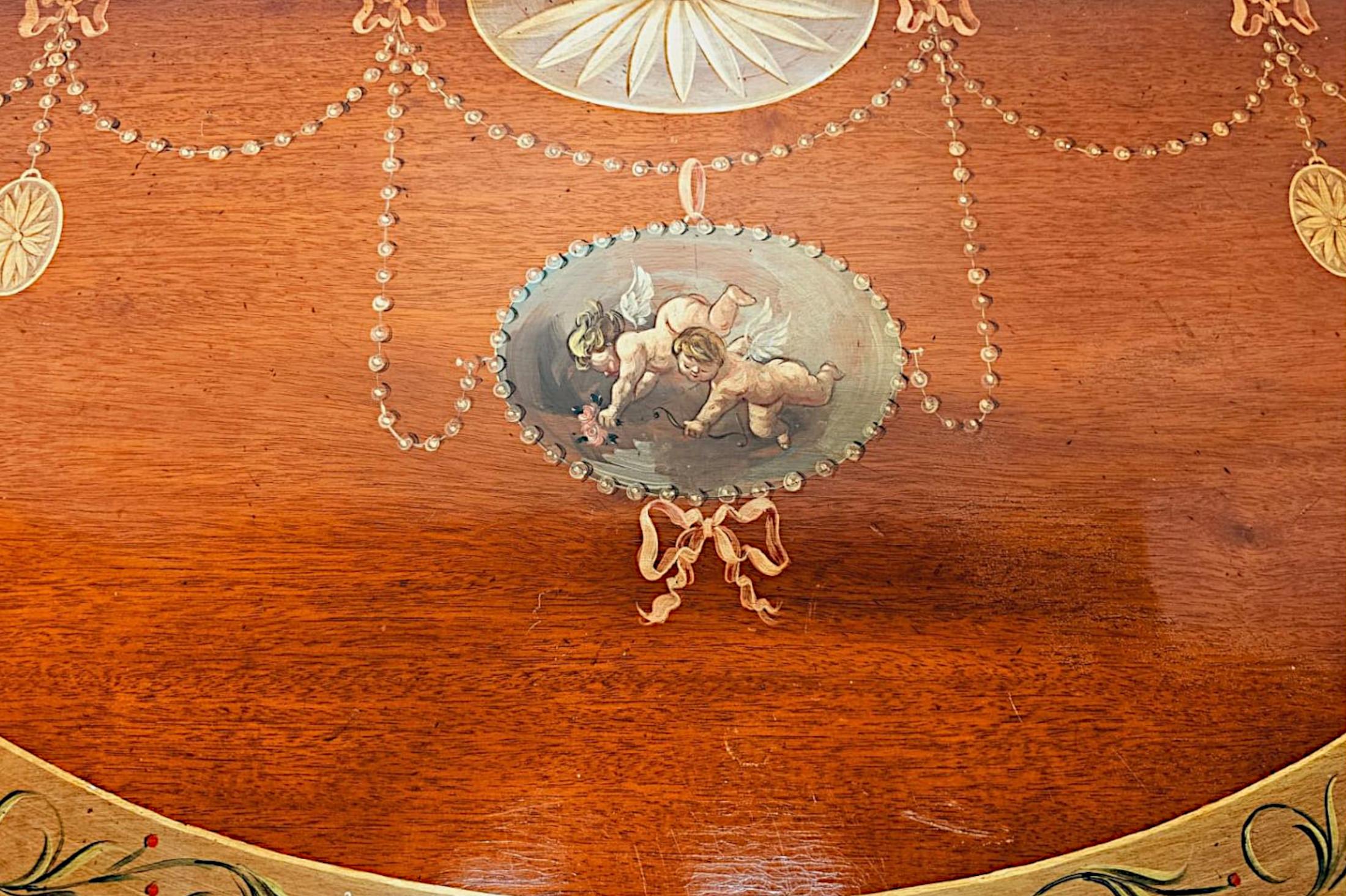 Ein sehr schönes Paar handbemalte Demilunen-Beistelltische des 20. Jahrhunderts im Zustand „Gut“ im Angebot in Dublin, IE