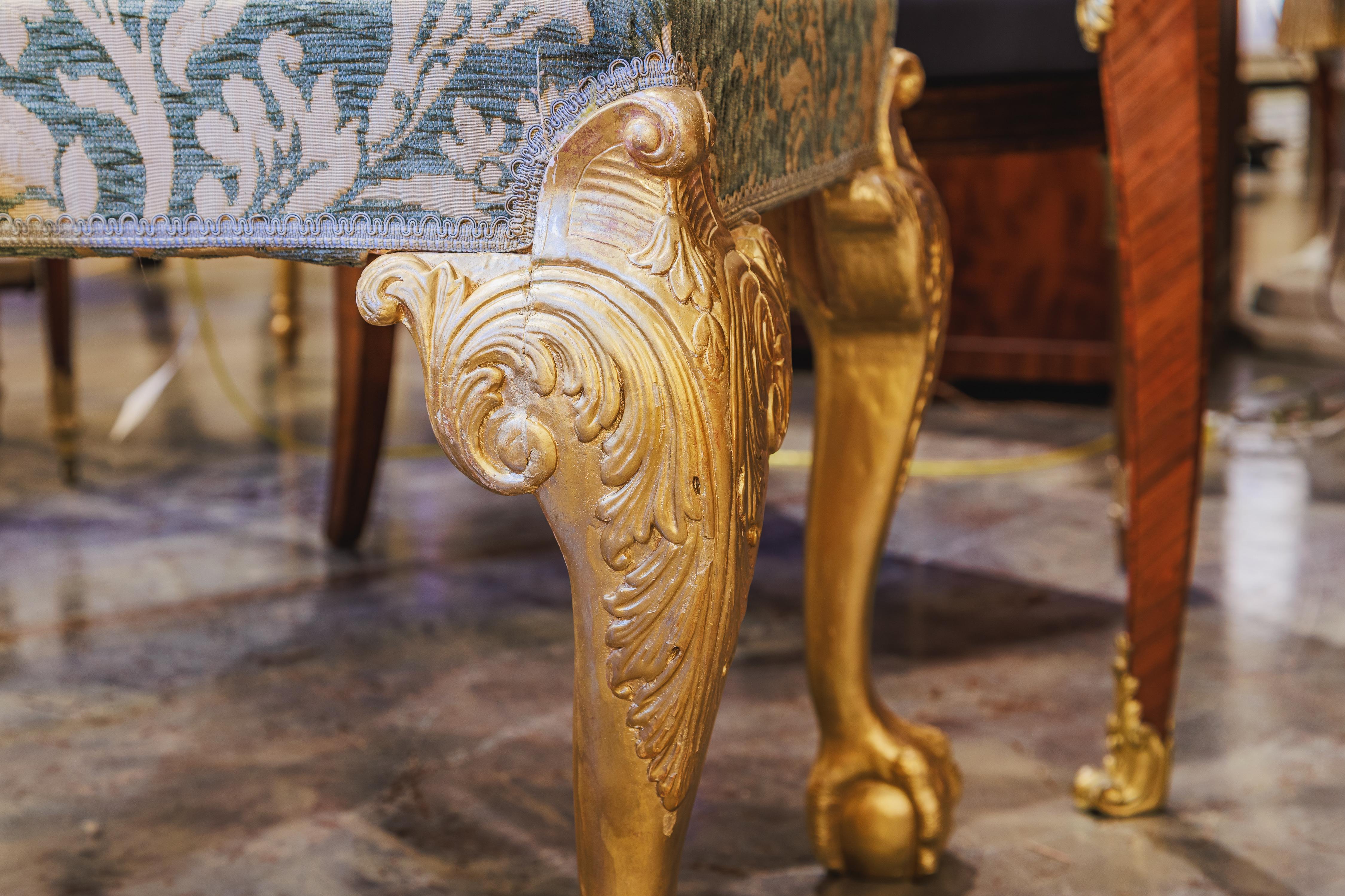 A very fine pair of Early  19th century George 111 period gilt carved benches. (George III.) im Angebot
