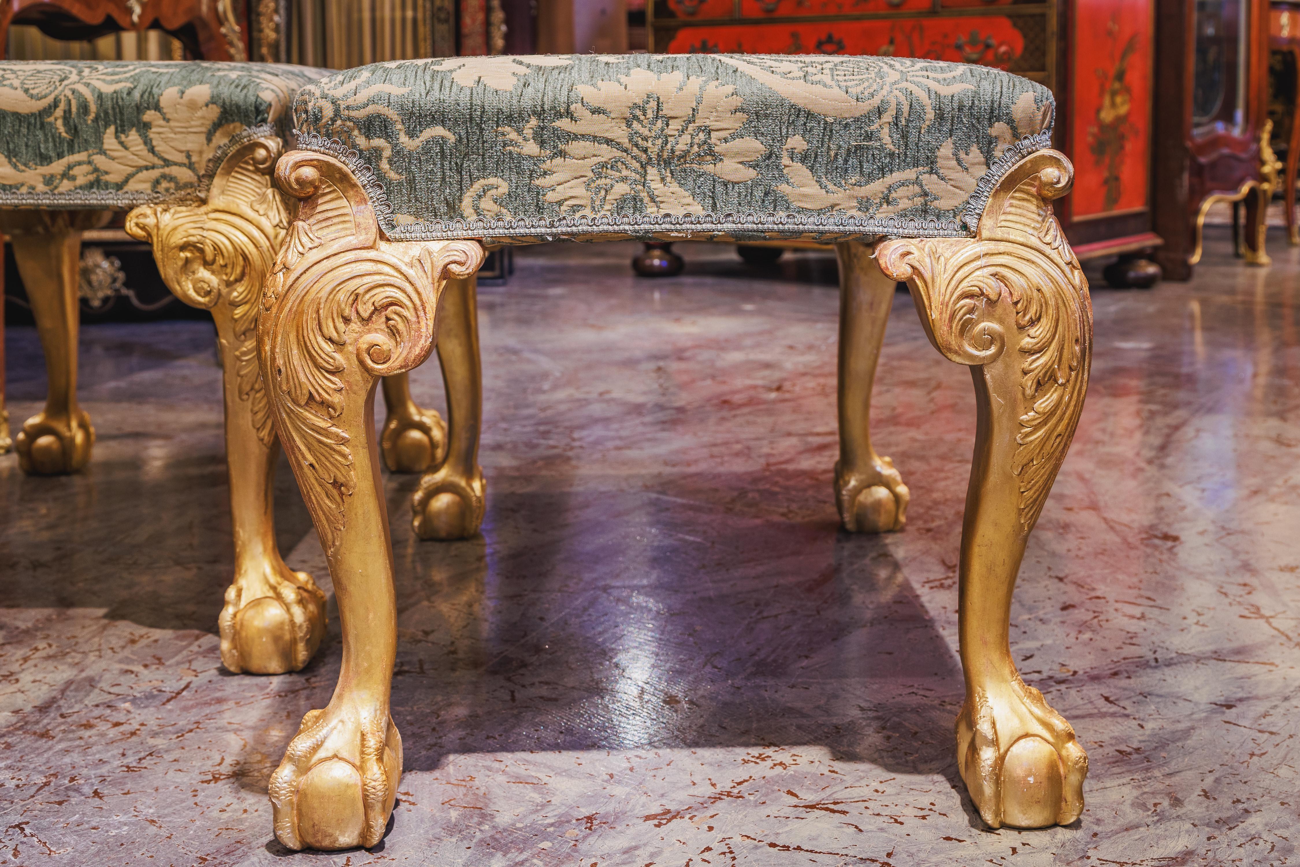 A very fine pair of Early  19th century George 111 period gilt carved benches. (Englisch) im Angebot