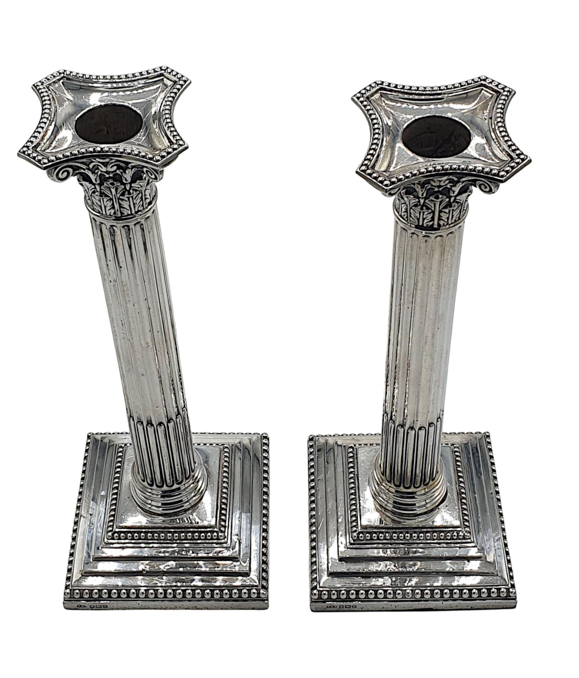 Very Fine Pair of Early 20th Century Corinthian Pillar Sterling Silver Candles In Good Condition In Dublin, IE