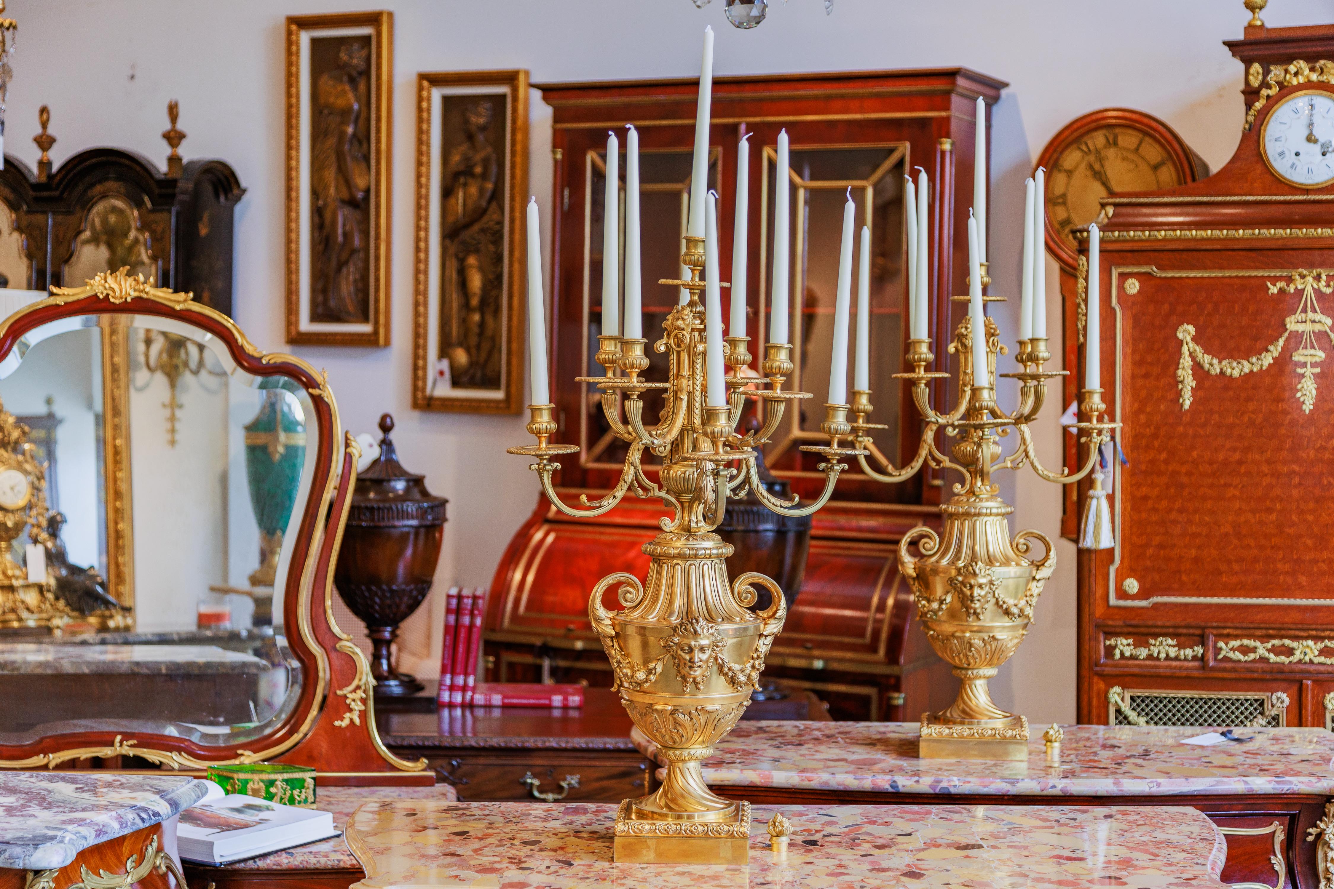 Belle Époque Coppia di grandi candelabri in bronzo dorato del XIX secolo. 9 luci in vendita