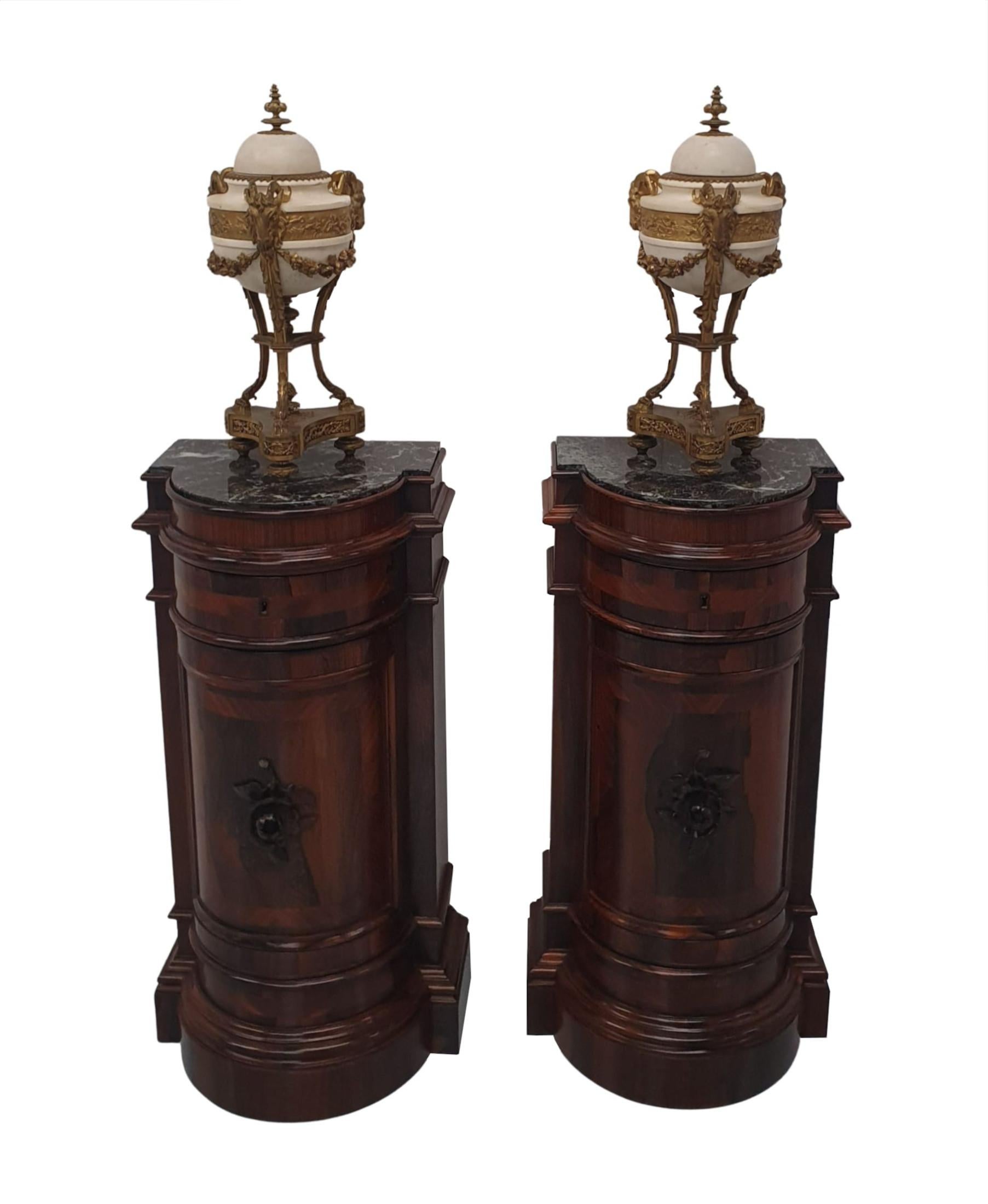 Very Fine Pair of Late 19th Century Marble Top Plinths or Side Cabinets In Good Condition For Sale In Dublin, IE