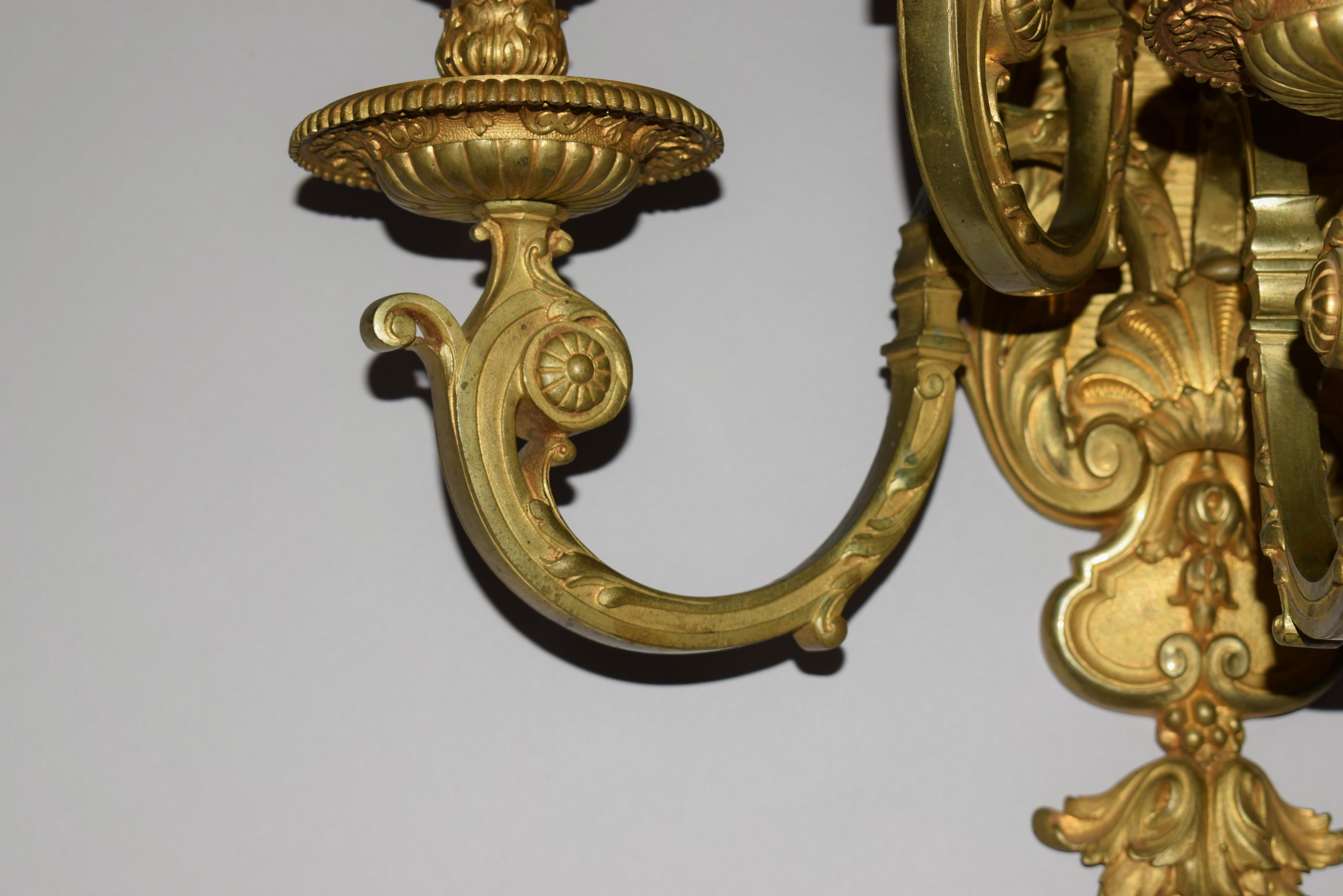 Very Fine Pair of Regency Style Gilt Bronze Wall Sconces In Good Condition For Sale In Atlanta, GA