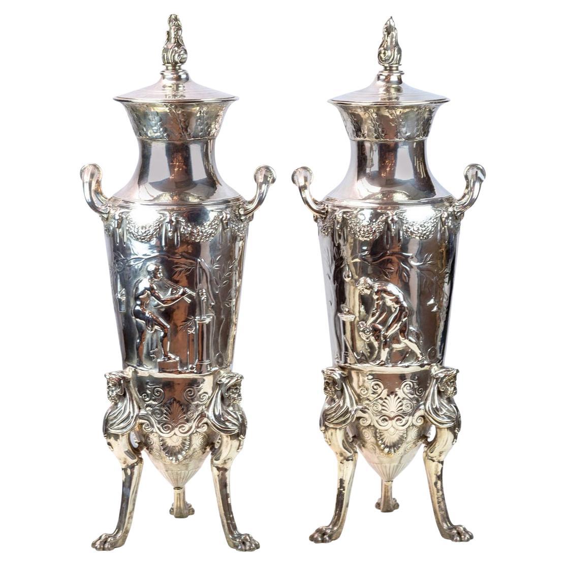 Très belle paire de lampes en bronze argenté attribuée à Ferdinand Levillain