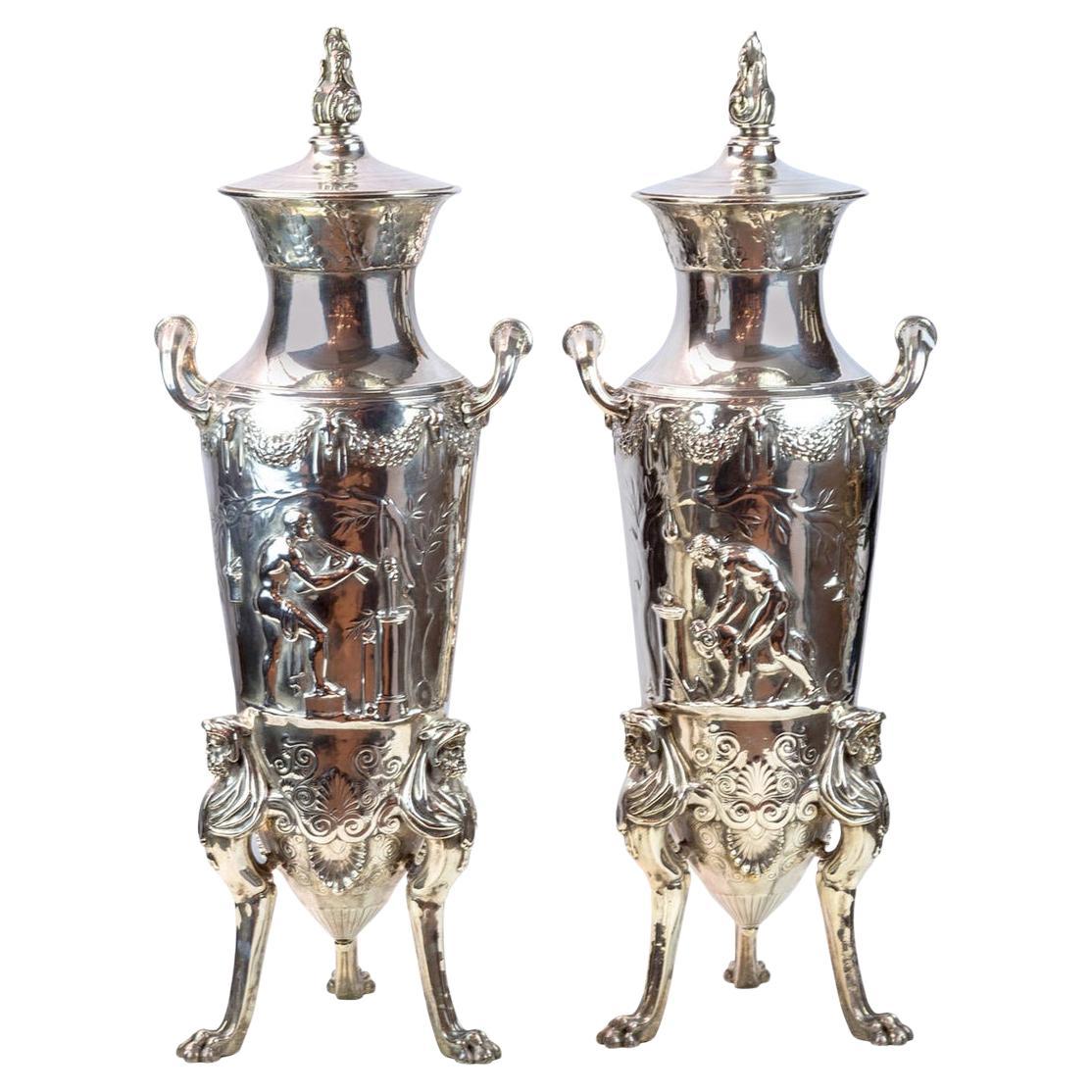 Raffinata coppia di lampade in bronzo argentato attribuite a Ferdinand Levillain