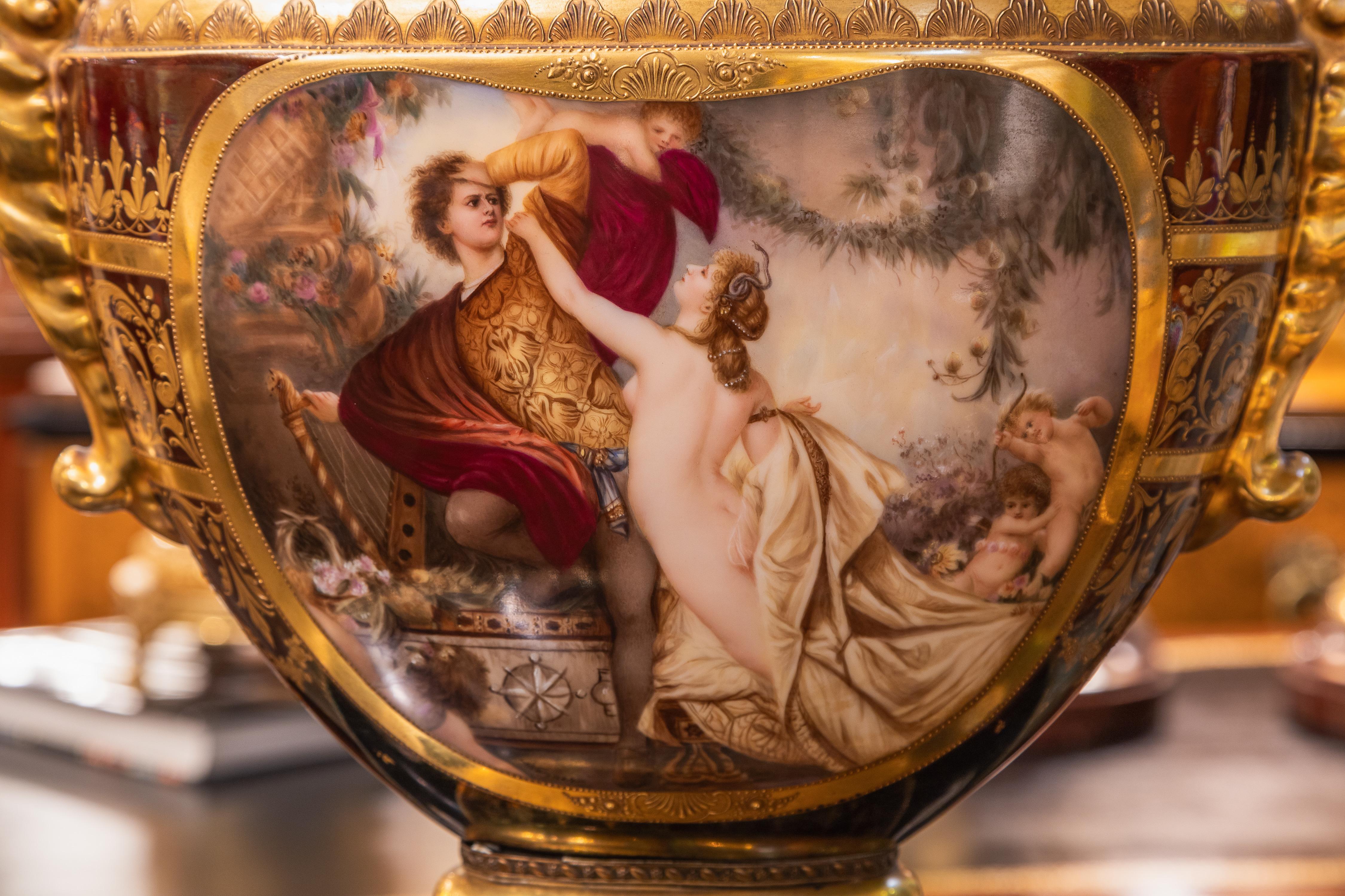 A very fine Palatial 19th century Royal Vienna porcelain urn . Signed Wagner In Good Condition For Sale In Dallas, TX