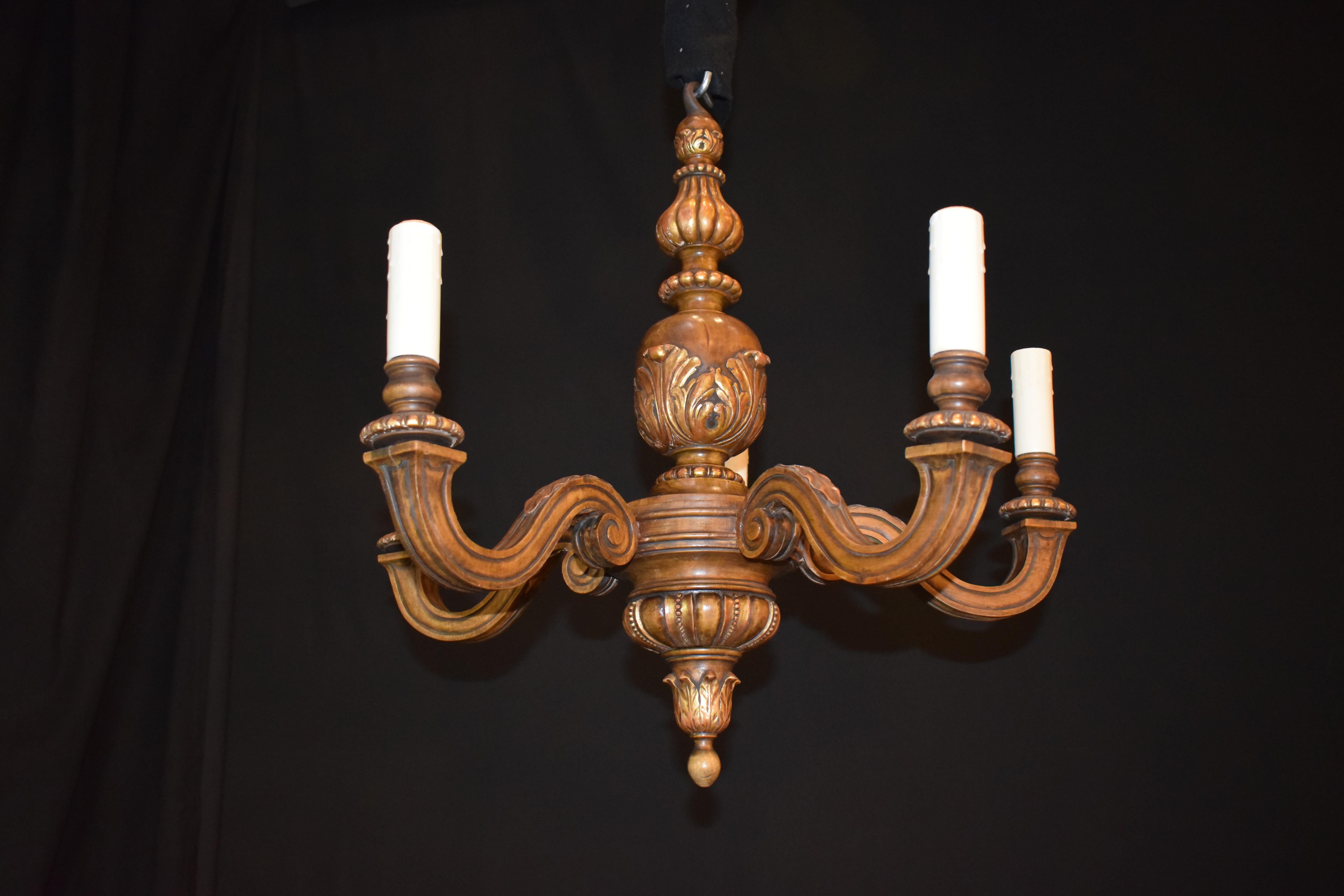 Partial giltwood chandelier. France, circa 1910. 5 lights
Dimensions: Height 26