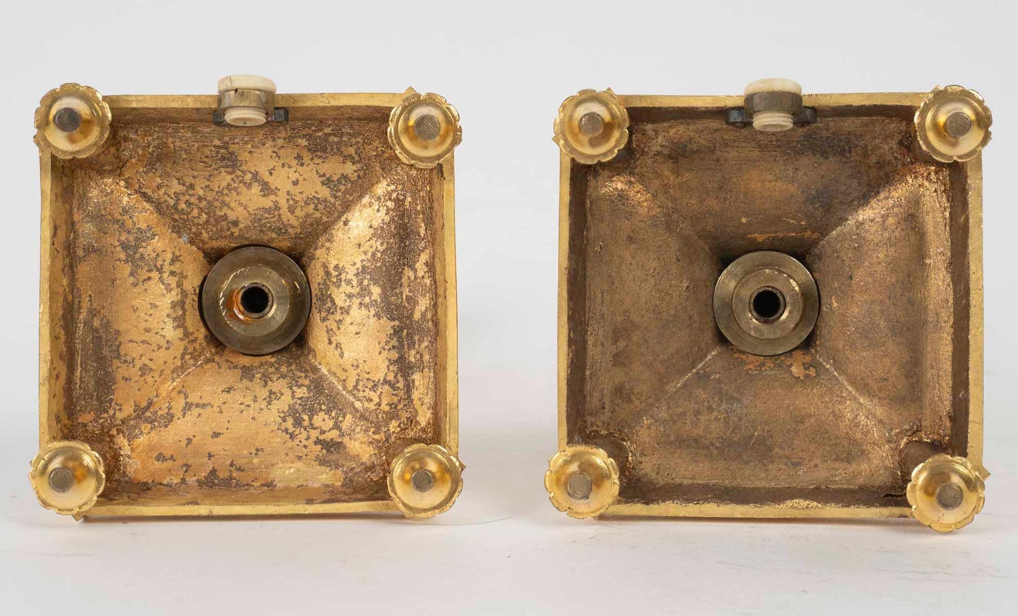Bronze doré Paire de chandeliers français du 19ème siècle de très belle qualité en vente