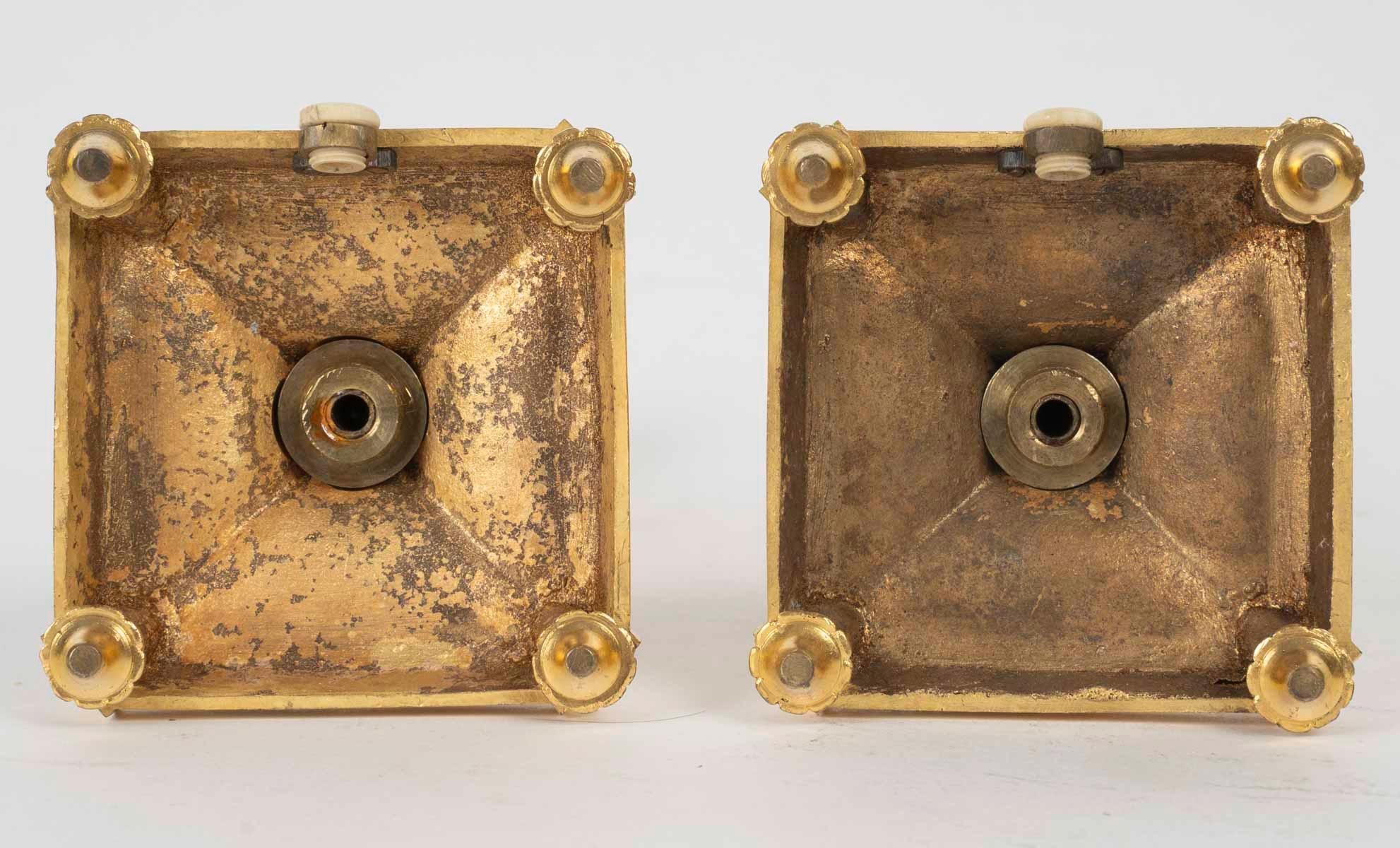 Pareja de candeleros franceses del siglo XIX de gran calidad Ormolú en venta