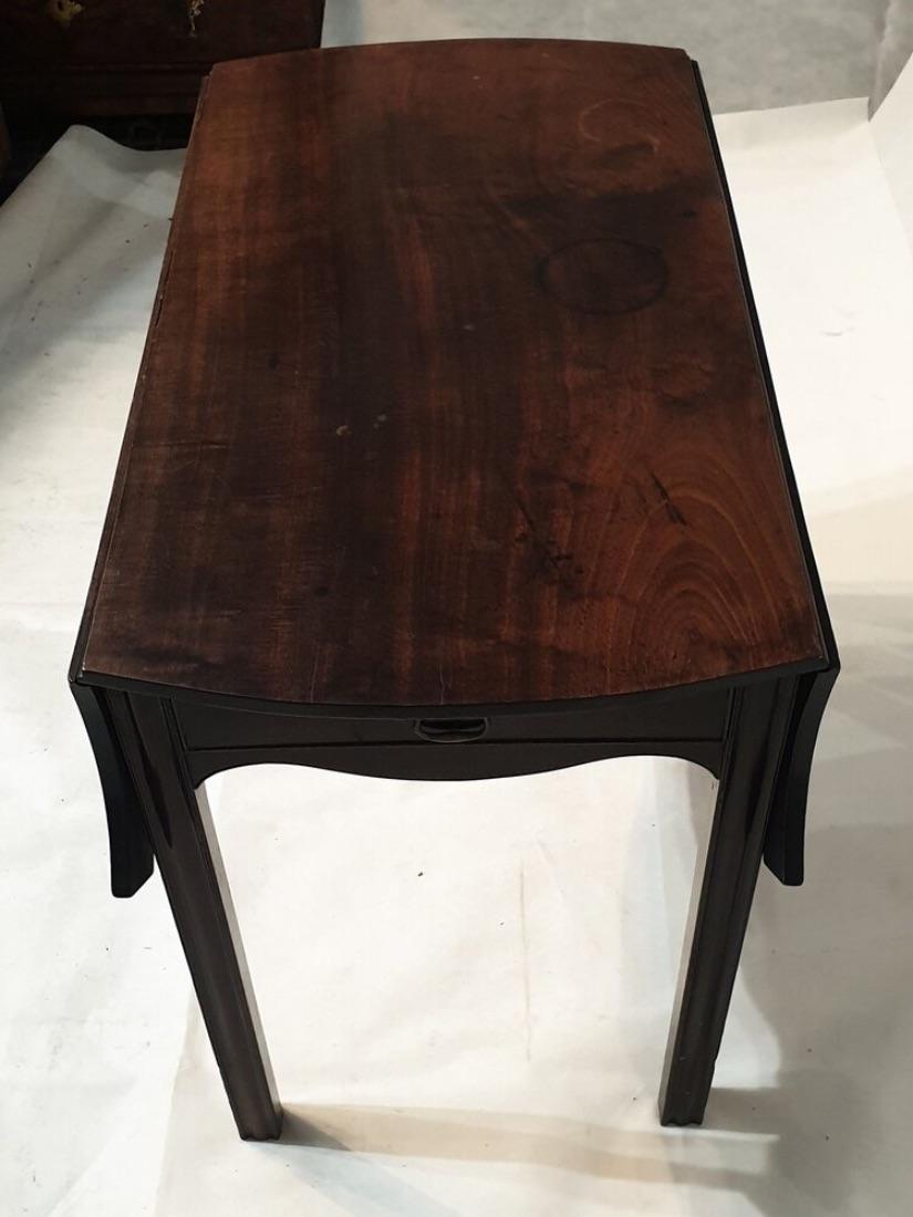 English Very Fine Quality Mahogany Pembroke Table of Unusual Shaping For Sale