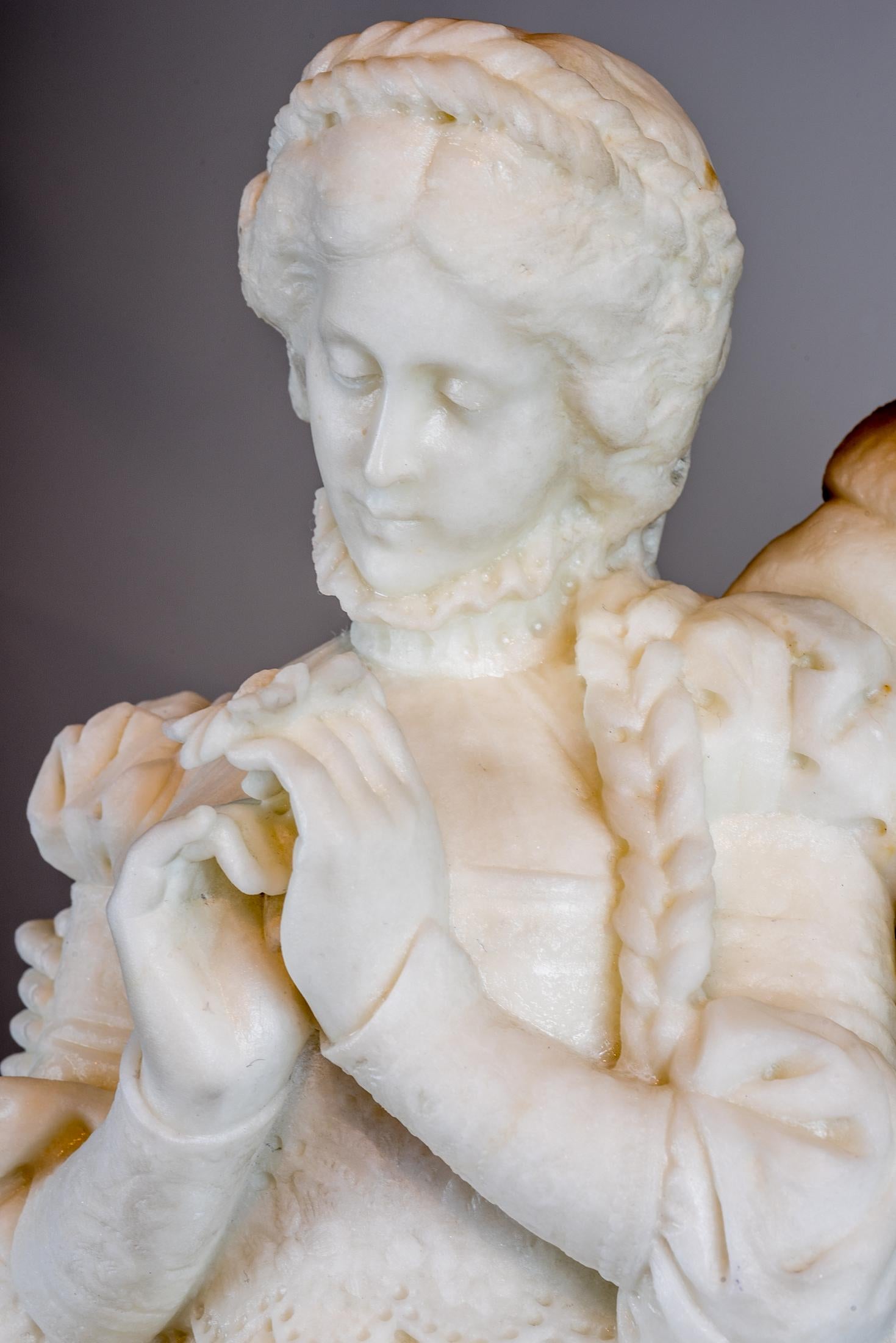 Sculpture d'amoureux en marbre blanc attribuée à Romanelli en vente 1