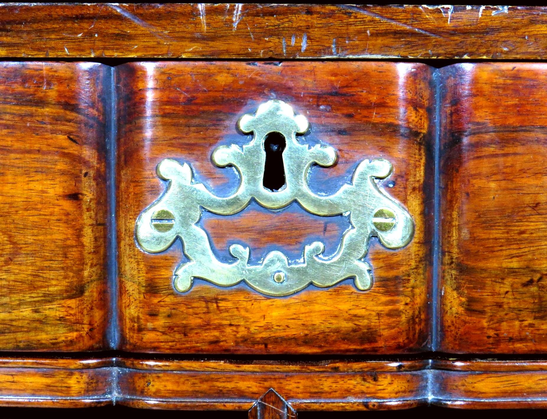 A Very Fine & Rare 18th Century Chinese Export Padouk Block-Front Bureau For Sale 5