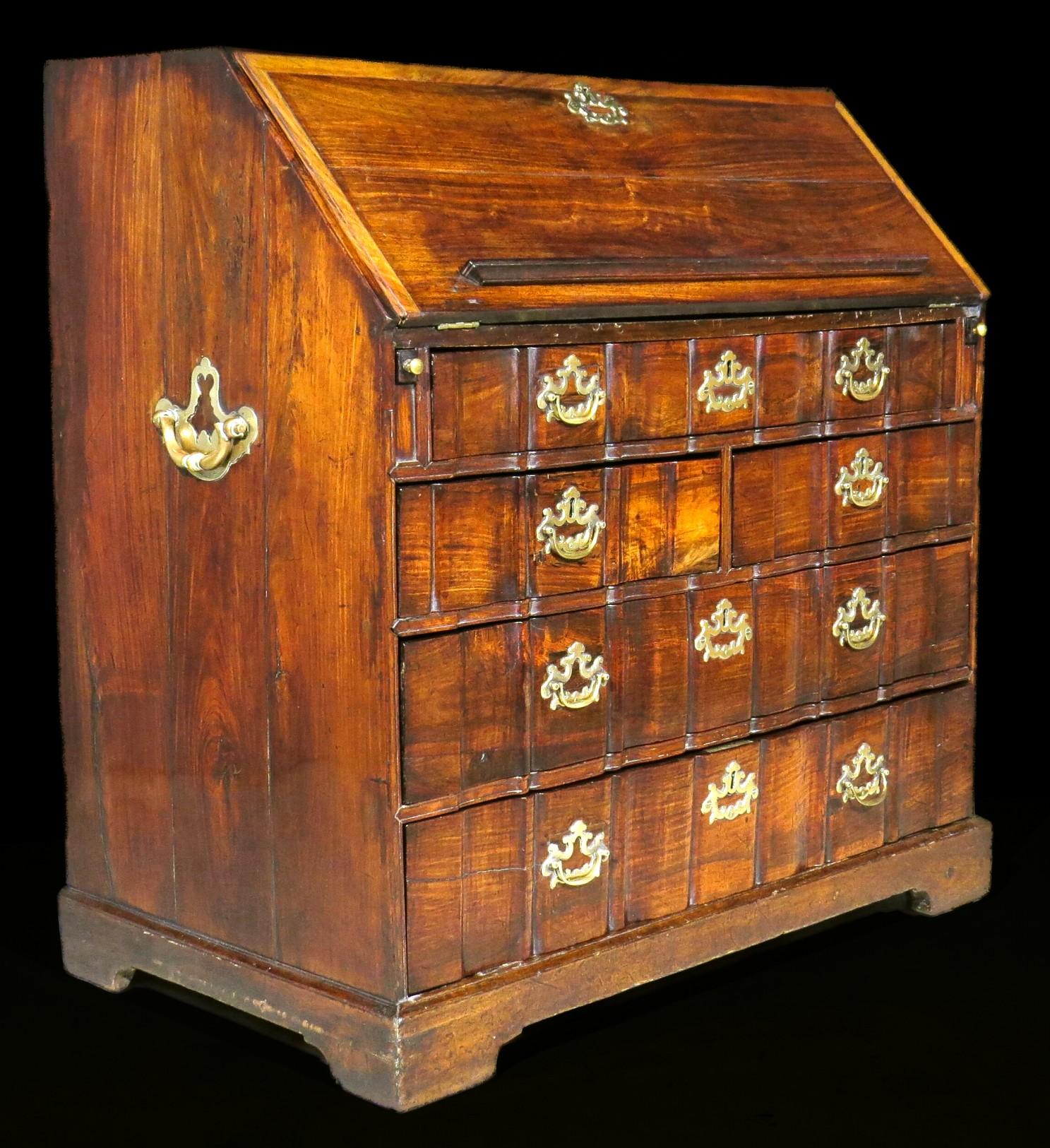 A Very Fine & Rare 18th Century Chinese Export Padouk Block-Front Bureau In Good Condition For Sale In Ottawa, Ontario