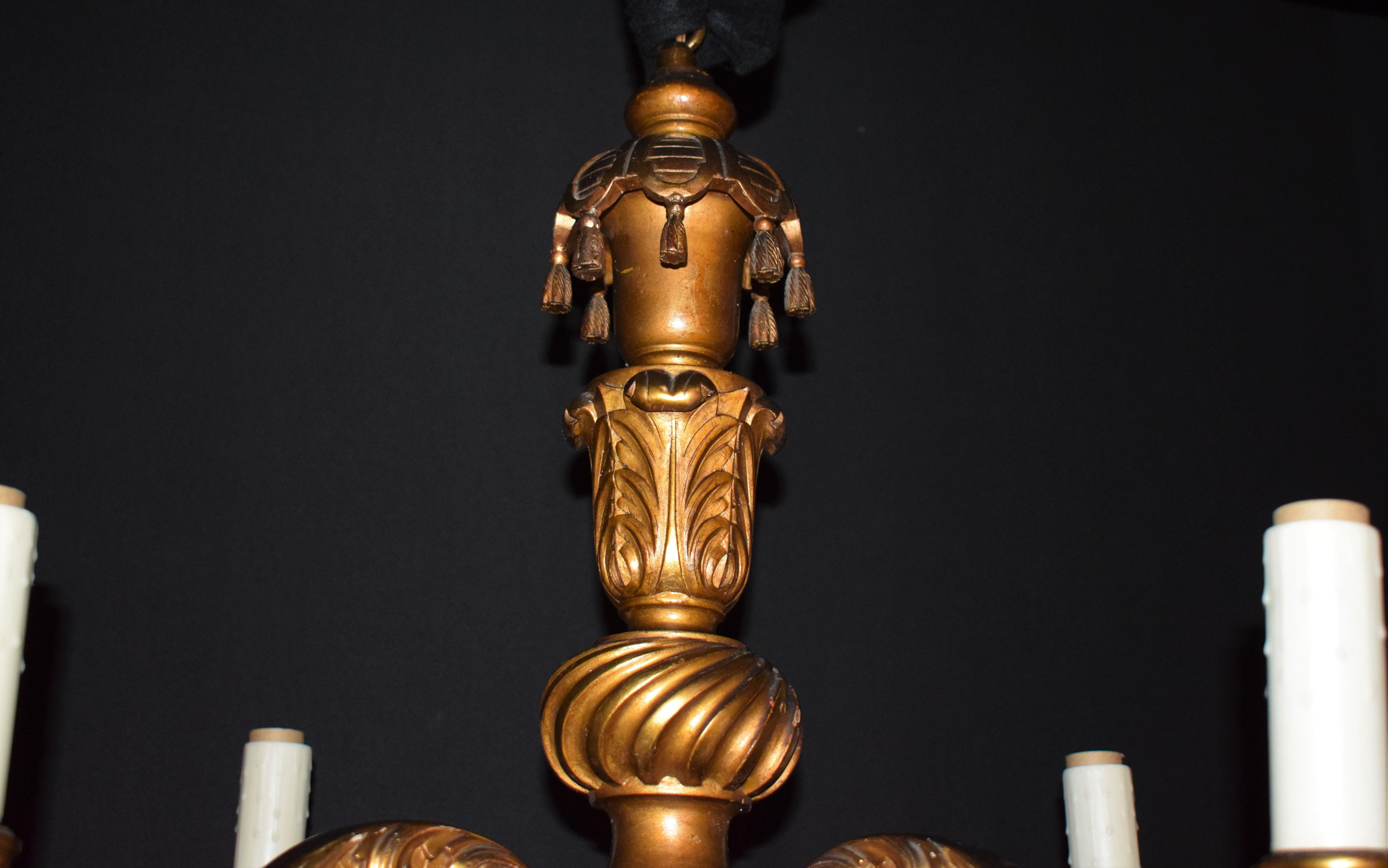 Français Très beau lustre en bois doré de style Régence en vente