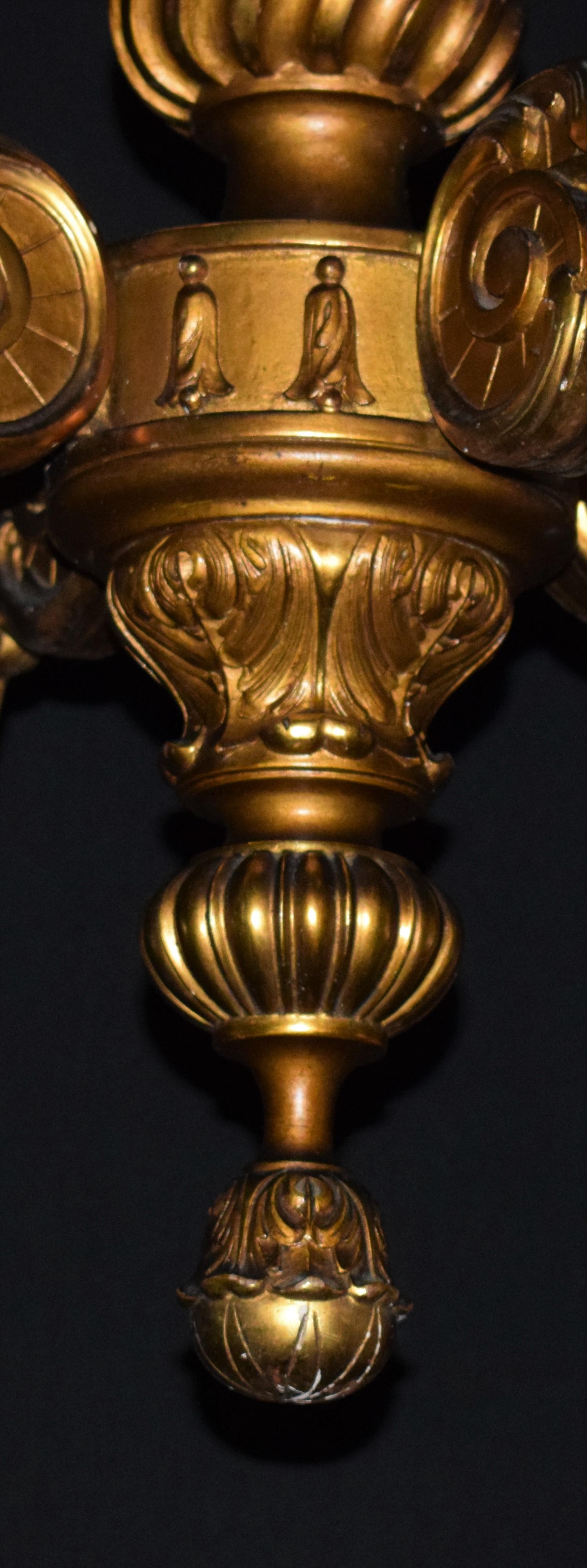 Très beau lustre en bois doré de style Régence en vente 1