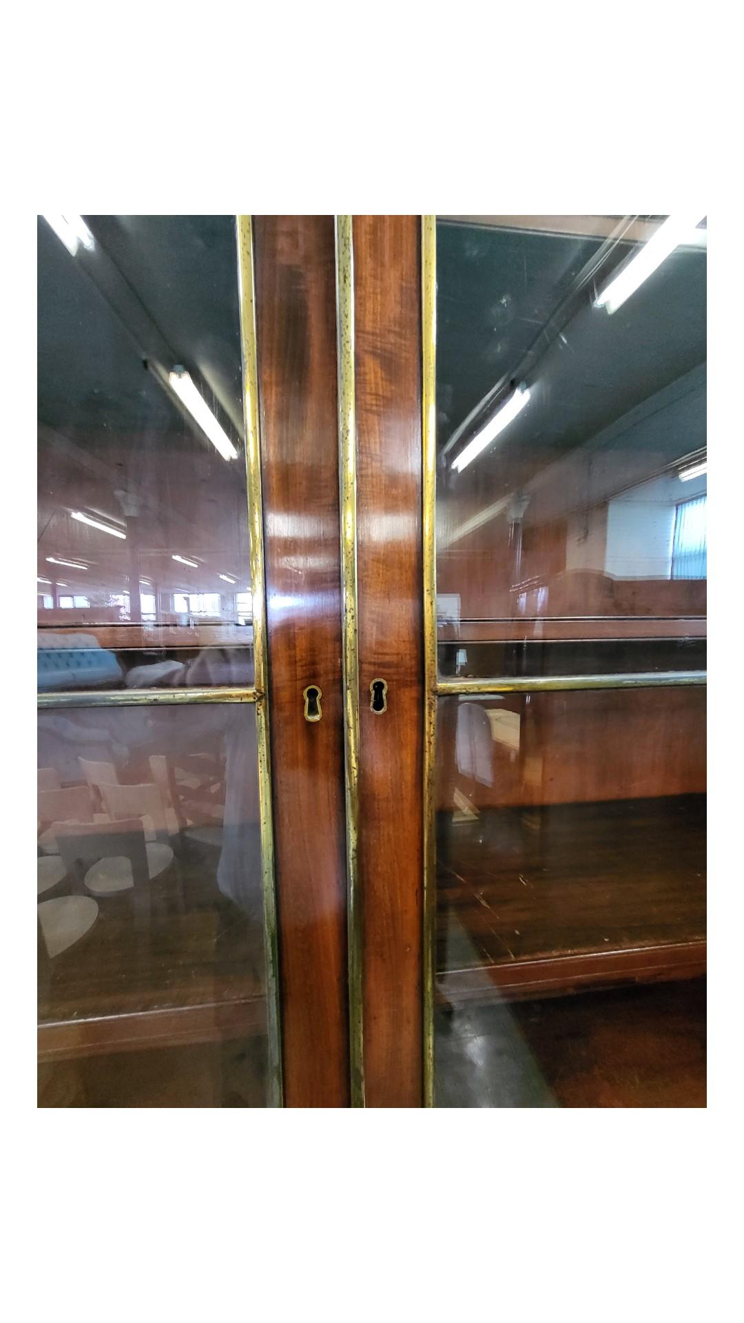 Sculpté à la main Très belle Regency  Bibliothèque  Bibliothèque C1820s en vente