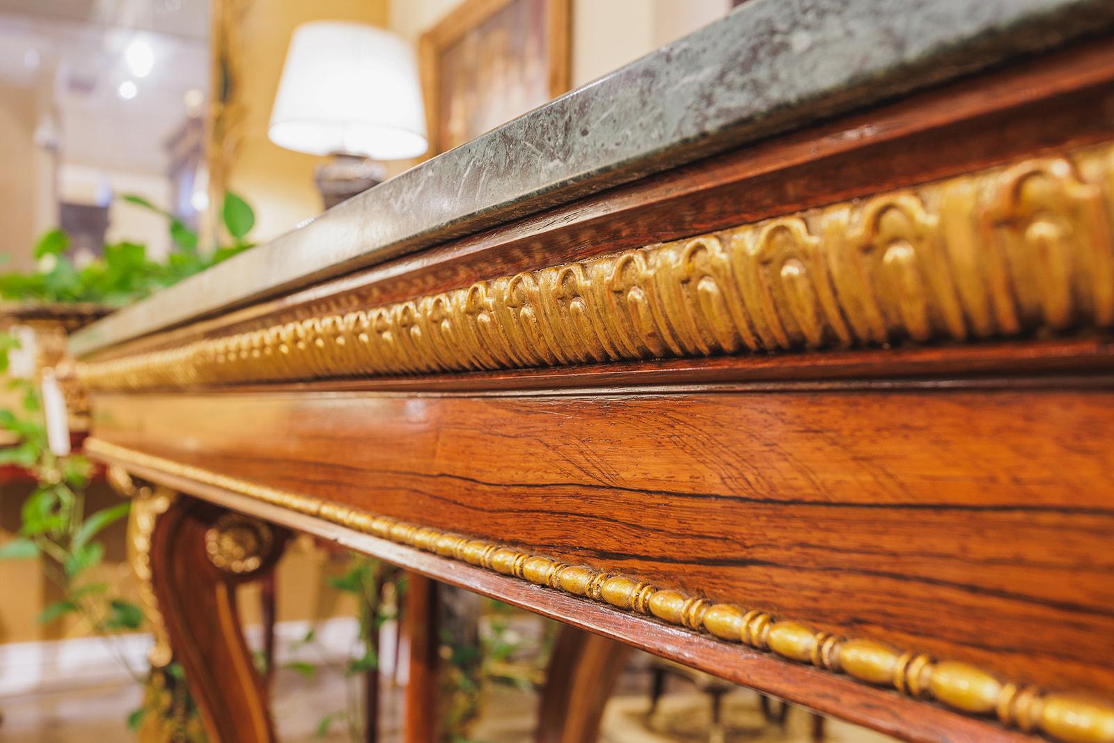 A very fine Regency period rosewood and parcel gilt marble top console table  In Good Condition For Sale In Dallas, TX