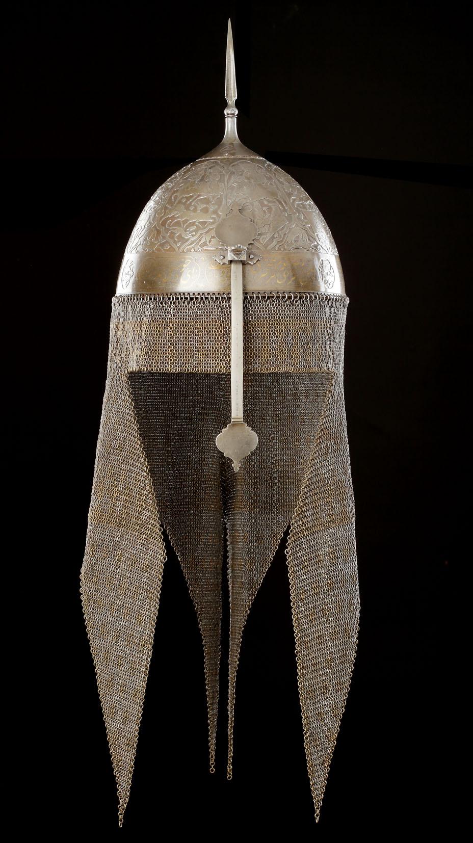 XVIIIe siècle Très bel ensemble d'armures persanes ciselées en vente