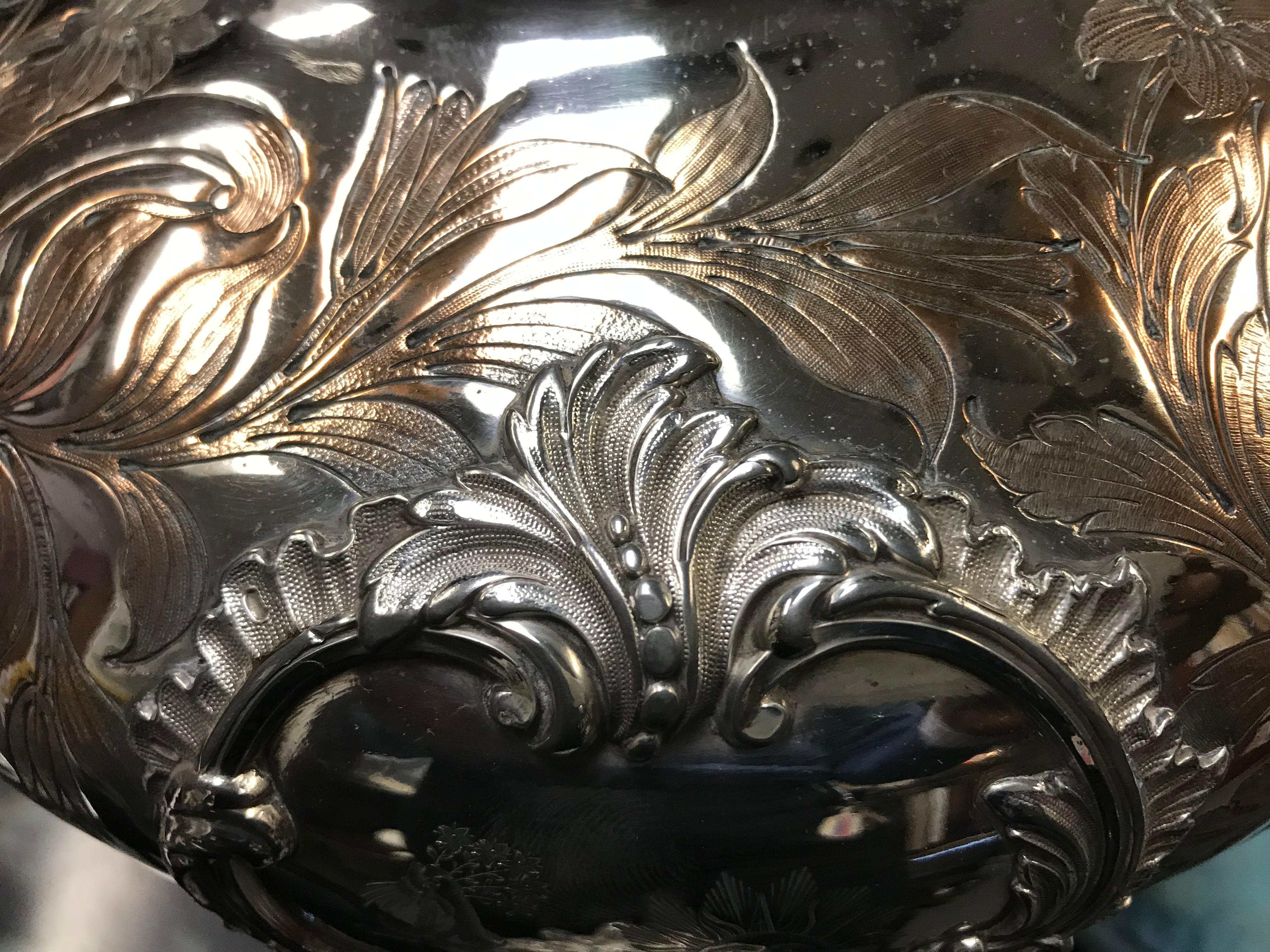 Very Fine Silver Plate Water Urn In Good Condition For Sale In Atlanta, GA