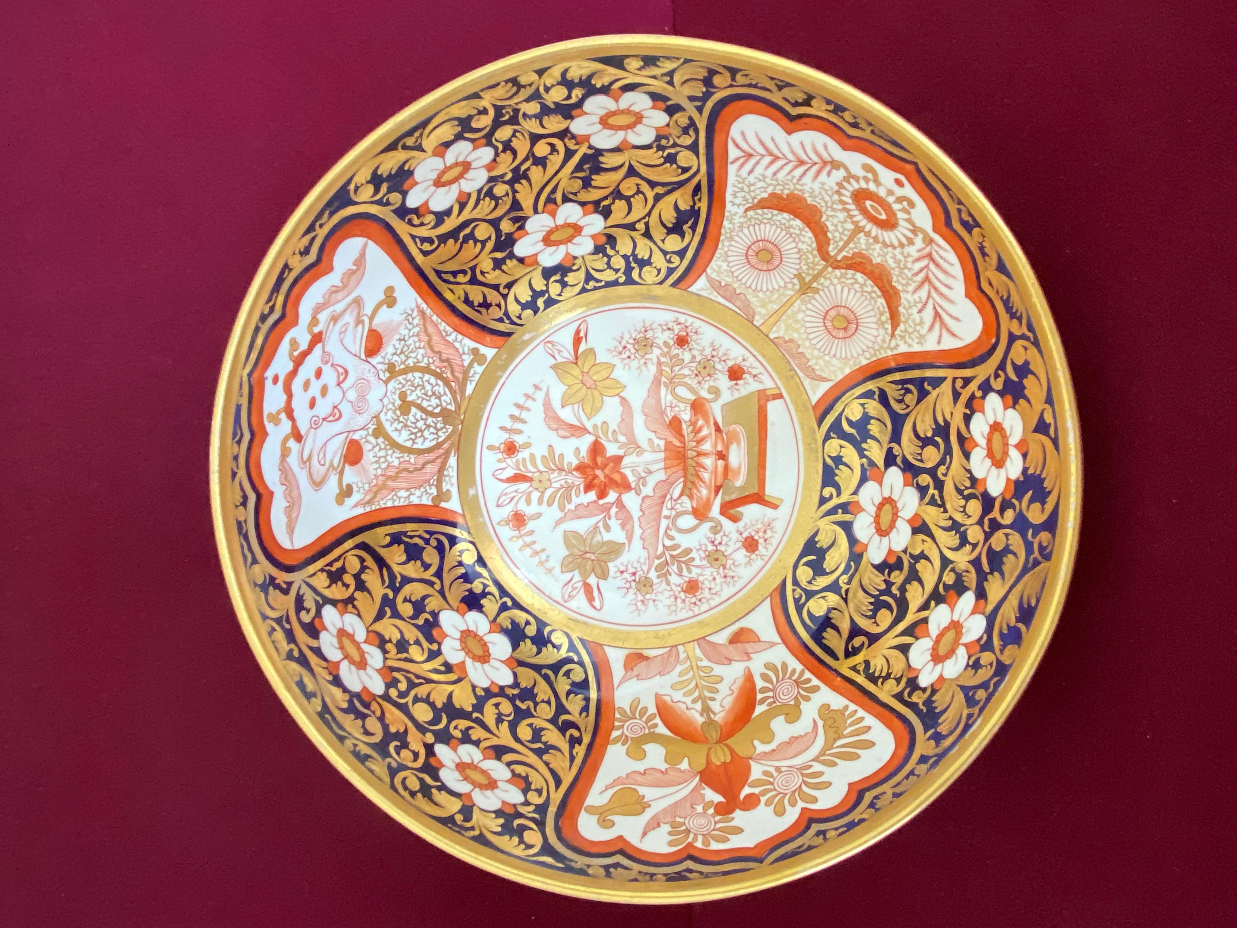 Eine sehr schöne Spode-Porzellanschale, 1805-1810. Fein verziert und vergoldet in einem reichen Muster Nummer 944.

Zustand: Ausgezeichnet 