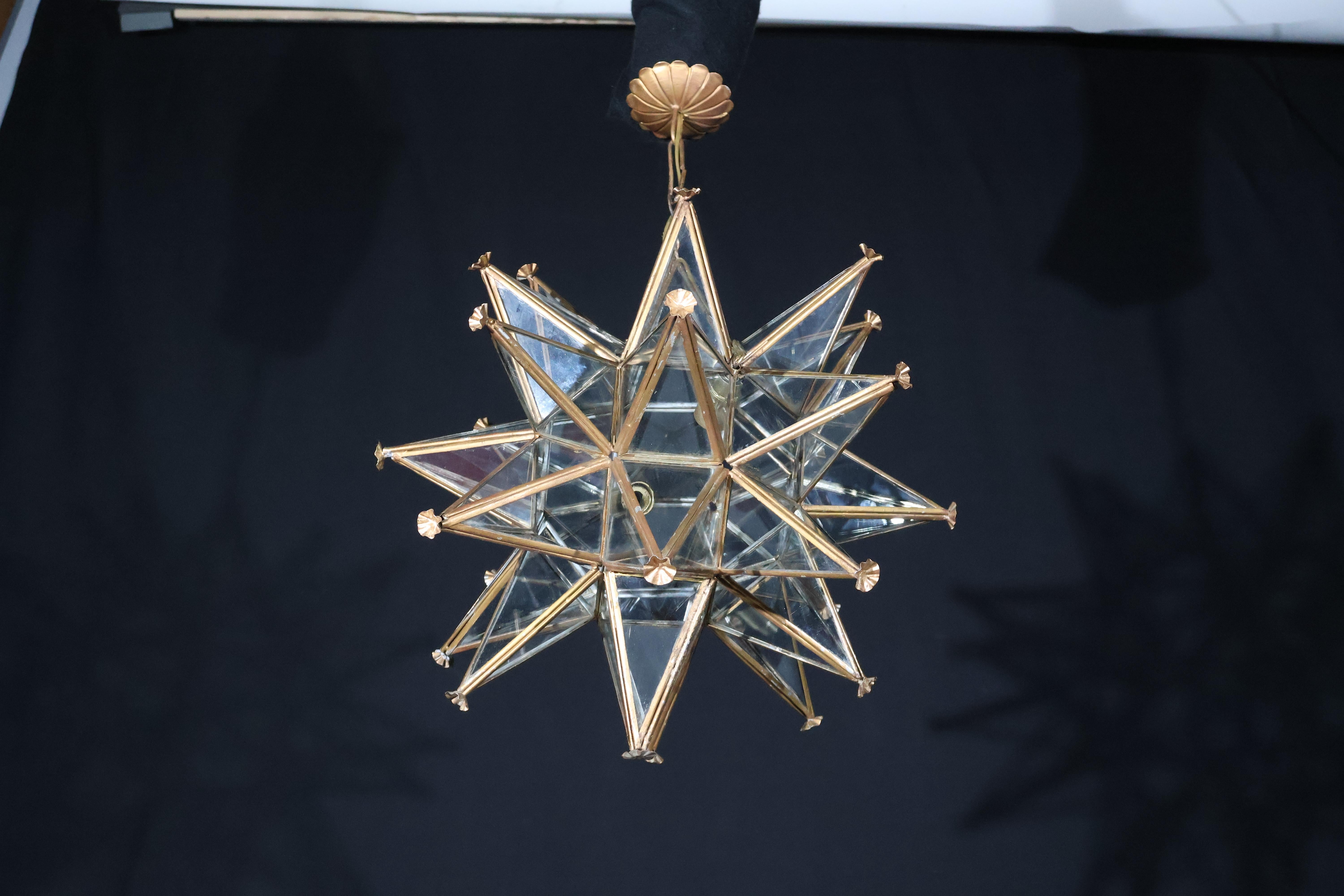 Très beau pendentif en forme d'étoile en vente 1