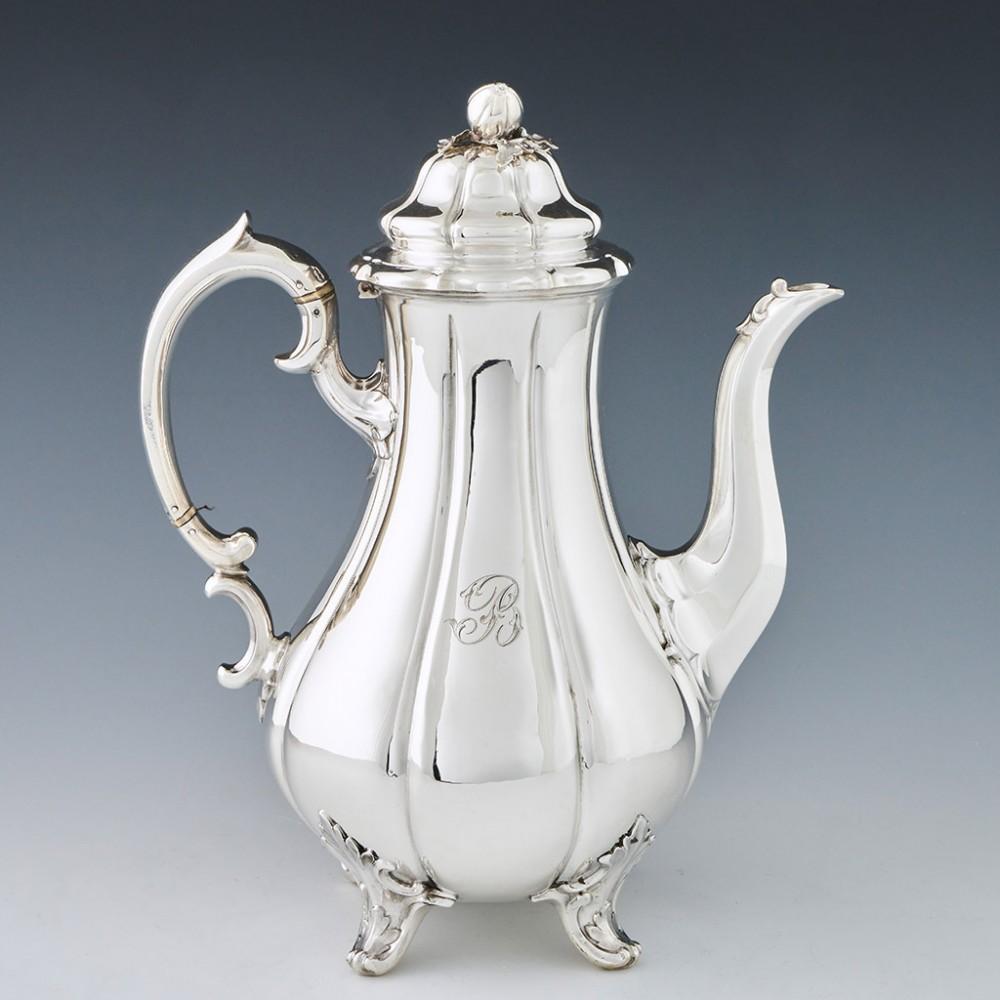 A Very Fine Sterling Silver Coffee Pot London. 1846

Additional information:
Date : Hallmarked in London 1846 For Edward and John Barnard
Period : Victoria
Origin : London England
Decoration : Acorn finial with oak leaves. Ribbed baluster body and