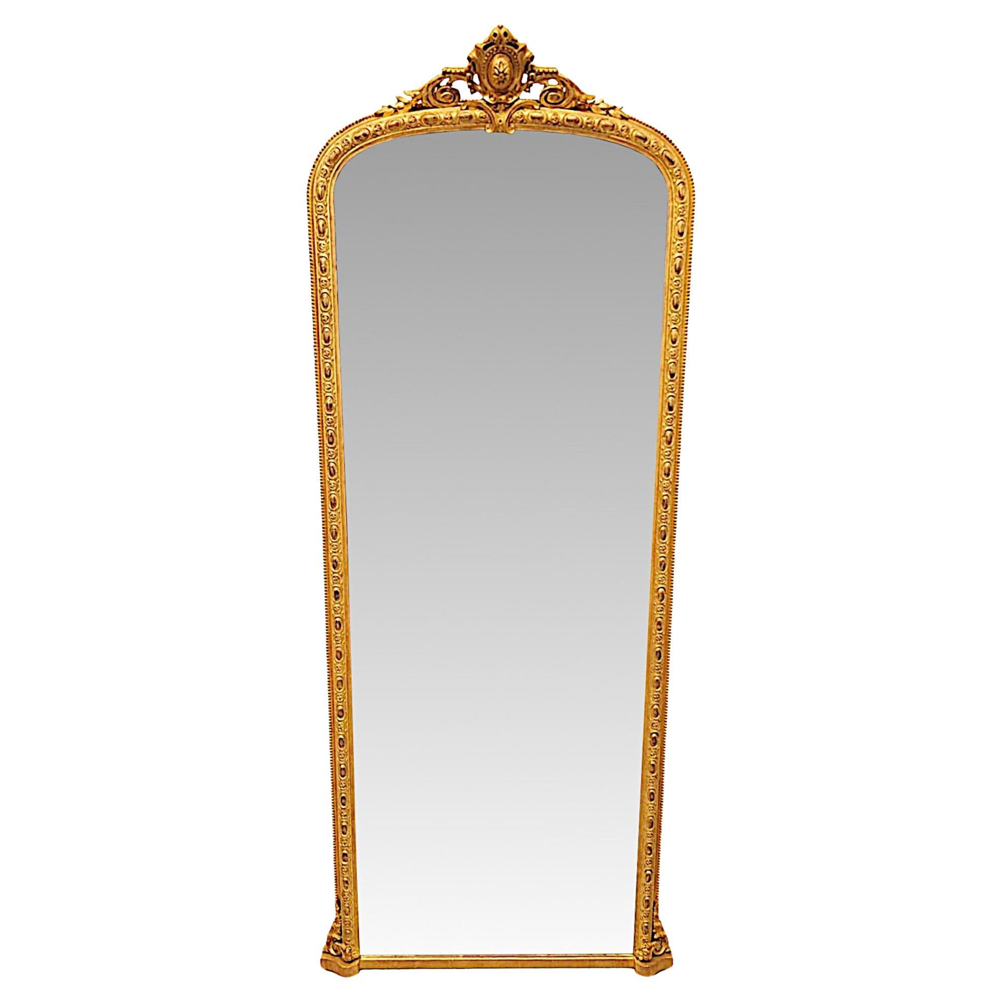 Ein sehr feiner großer Spiegel aus Giltwood aus dem 19. im Angebot