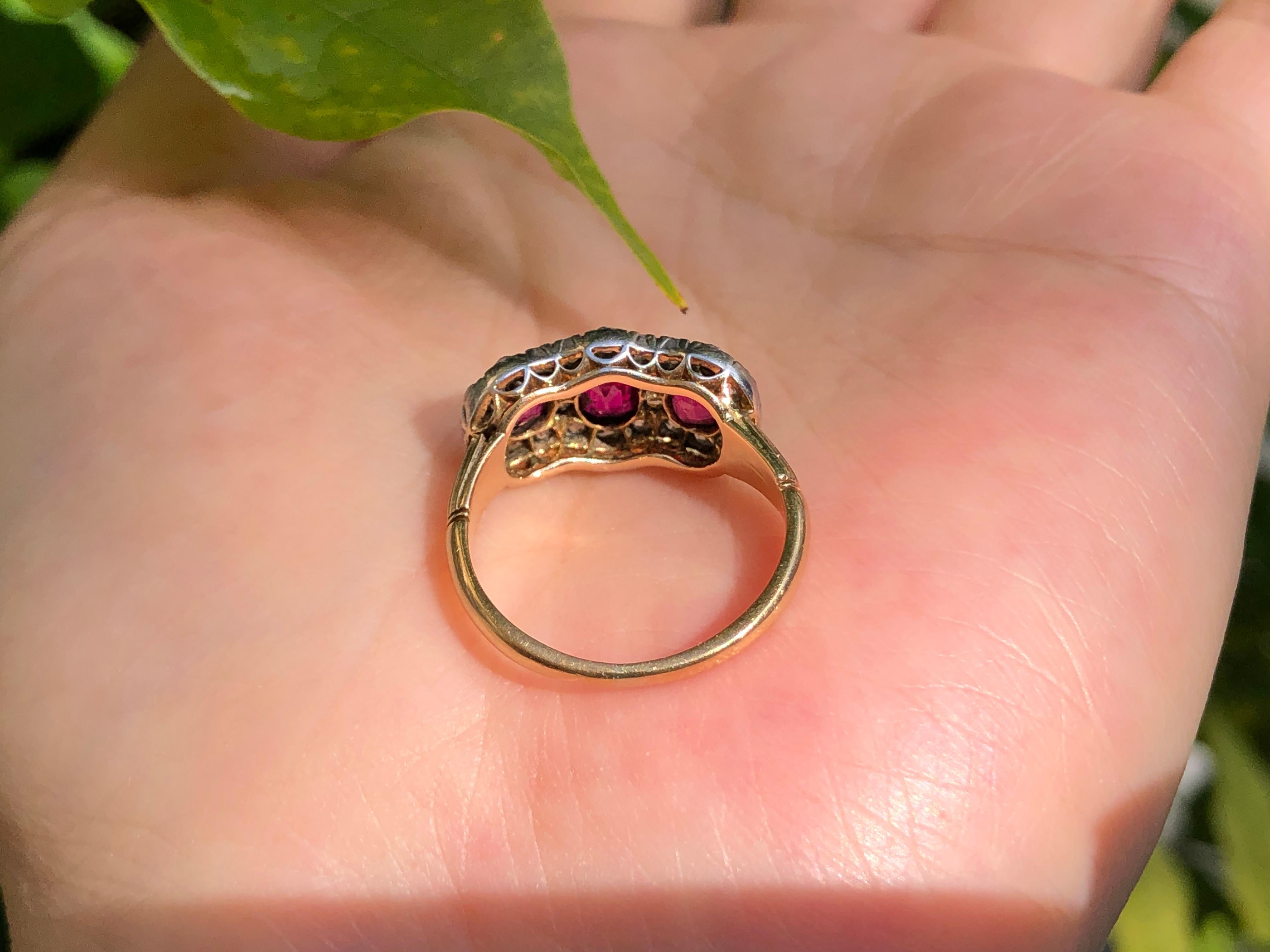 Very Fine Victorian Three-Stone Ruby Diamond Antique Ring In Excellent Condition In Banbury, GB