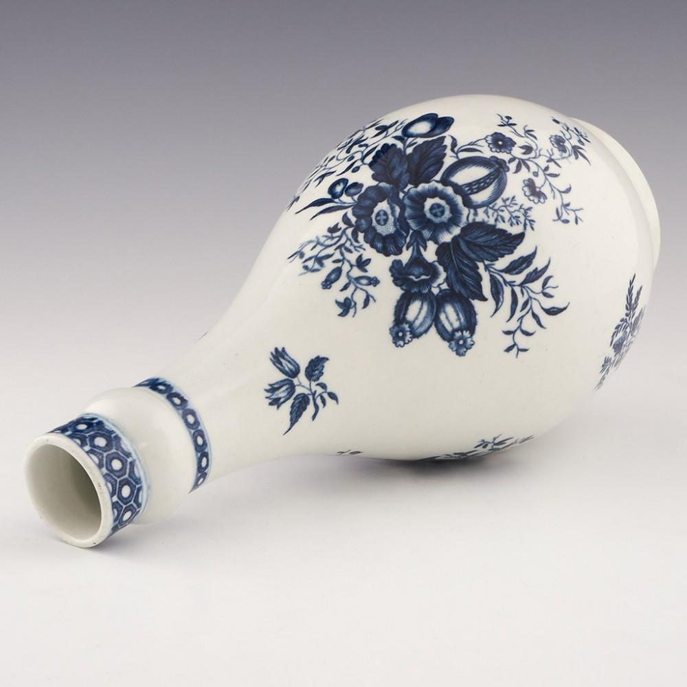 Porcelaine Très beau galet en porcelaine de Worcester - Groupe de cônes de pin et de raisin, vers 1780 en vente