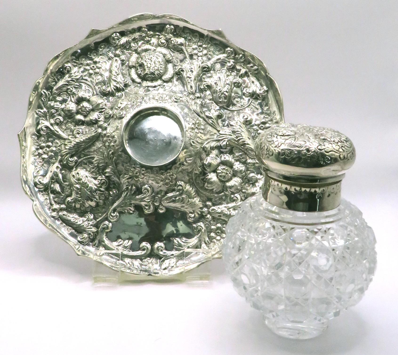 Victorien Très bon encrier/commode Capstan en verre taillé et argent sterling du 19ème siècle  en vente