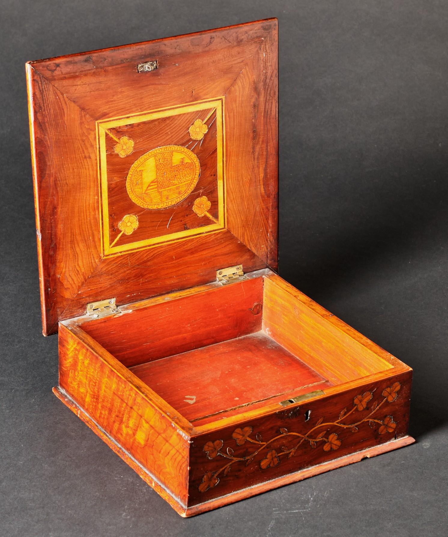 Hand-Crafted A Very Good 19th Century Killarney Ware Dresser Box, Ireland Circa 1870 For Sale