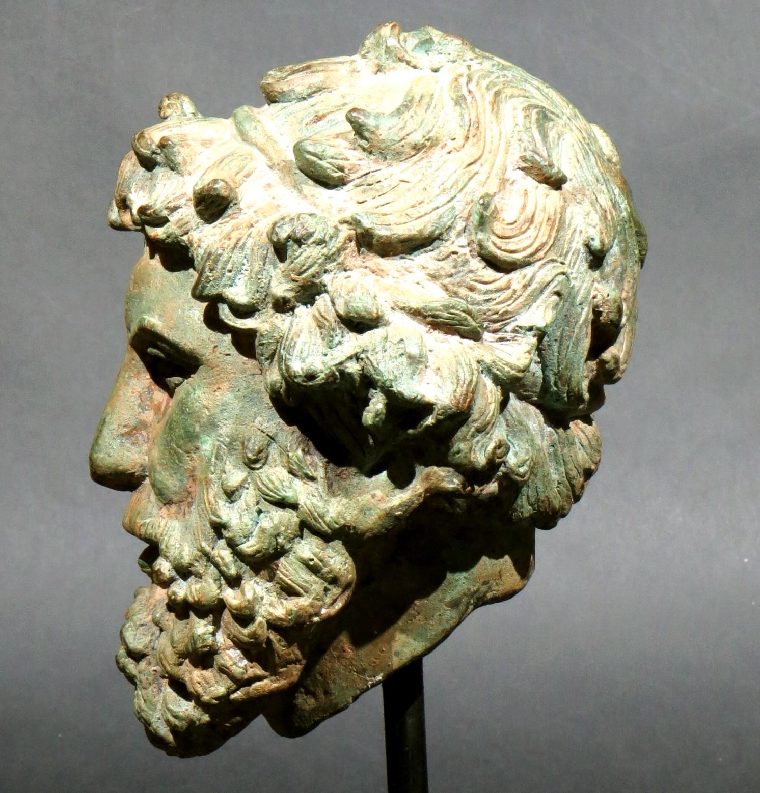 Muy buena cabeza de Zeus de bronce del s. XX según la antigüedad, probablemente continental Europeo en venta