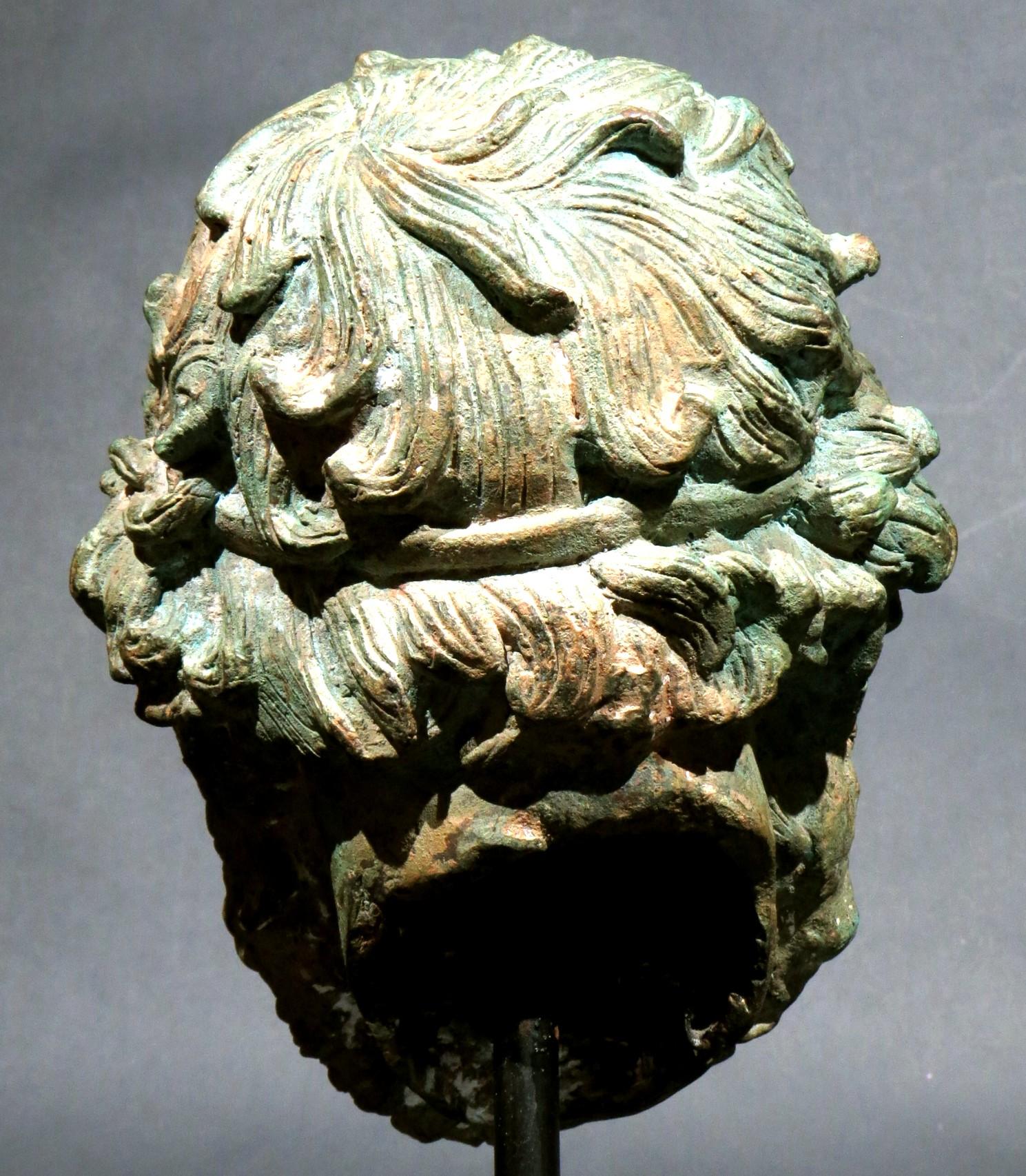 Muy buena cabeza de Zeus de bronce del s. XX según la antigüedad, probablemente continental Vaciado en venta