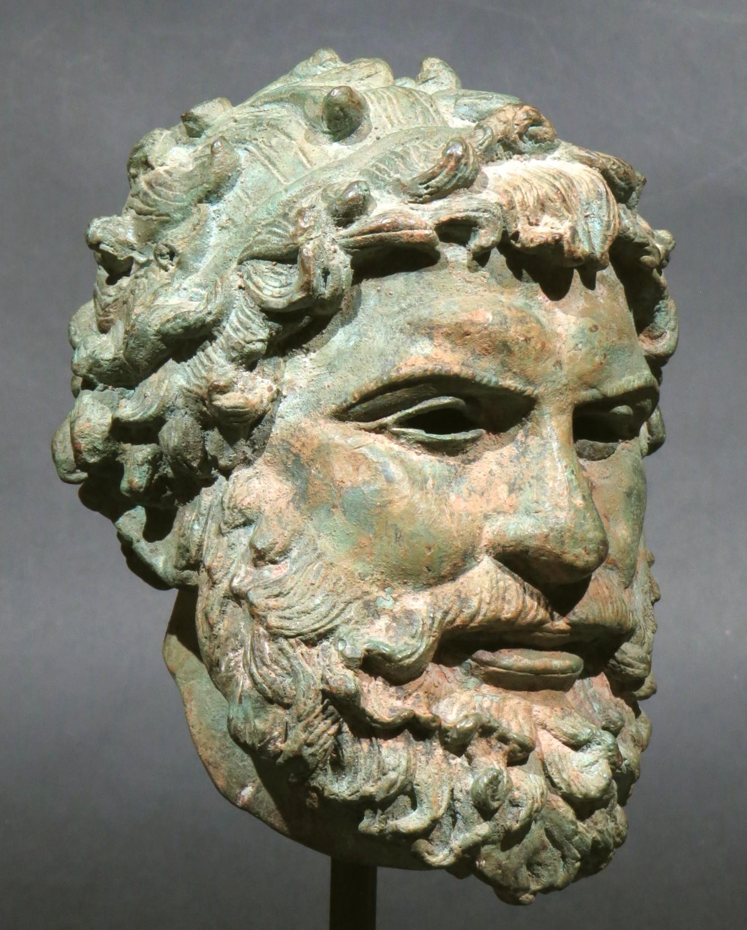 Muy buena cabeza de Zeus de bronce del s. XX según la antigüedad, probablemente continental siglo XX en venta