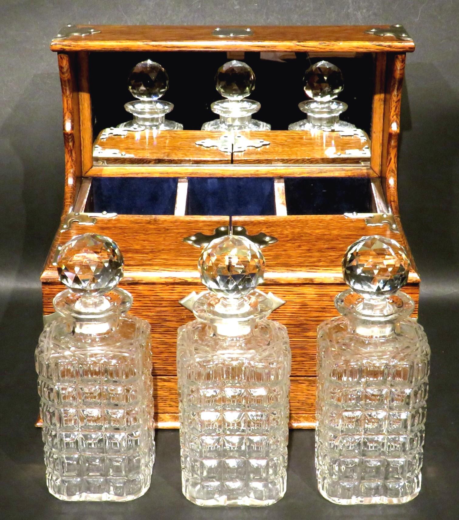 A Very Good Early 20th Century Oak & Silver Plated Tantalus, U.K. Circa 1910 For Sale 3