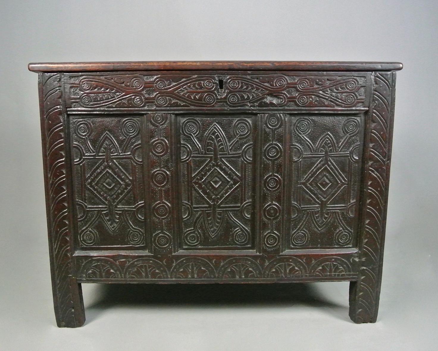 With a lovely colour and rich patina, this superb English oak coffer dates from c. 1600.  Set on tall feet and of a very good size and rarely seen compact proportion, this would be a perfect linen box at the end of a bed or a beautiful focal point