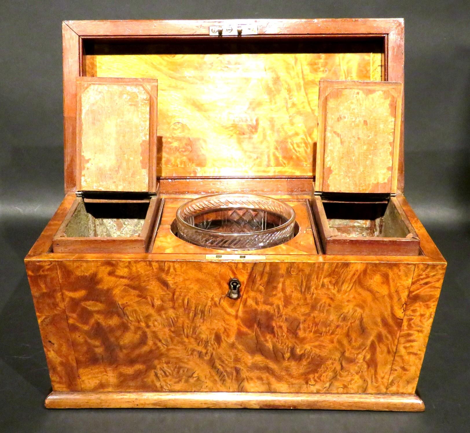 Very Good Georgian Burr Elm Sarcophagus Shaped Tea Caddy, U.K, circa 1800 For Sale 1