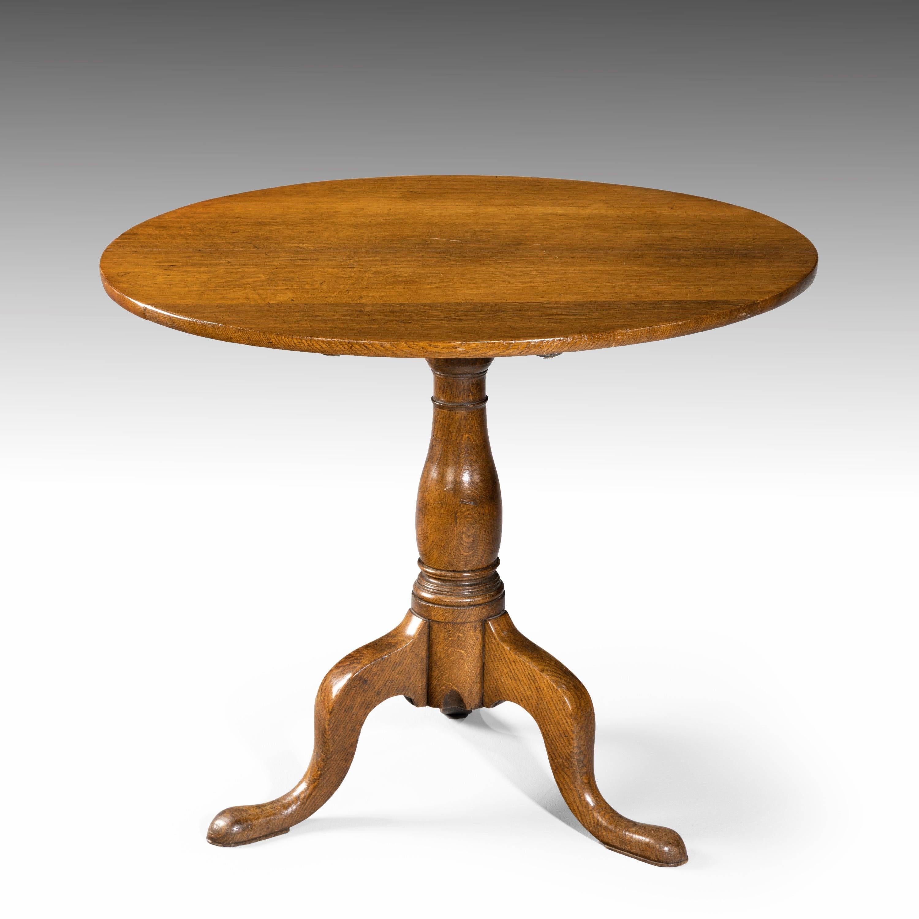 A very good, large, George III period oak tilt table. Retaining the original fittings. On a strongly shaped and turned central column with three substantial pad feet. Excellent overall original condition. T.