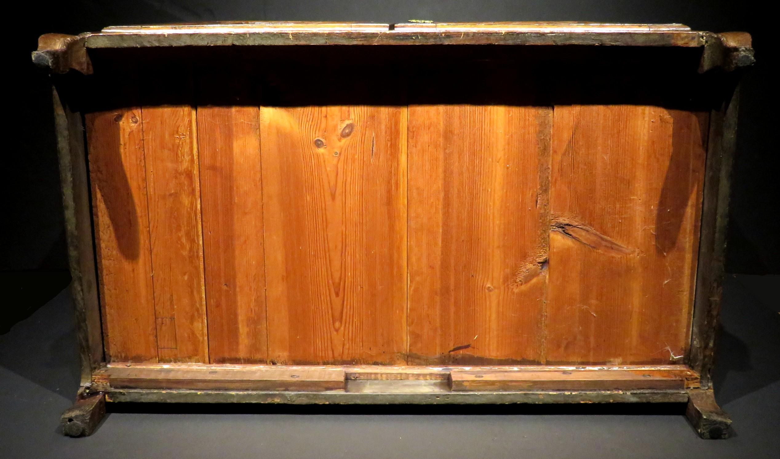 Un ottimo buffet a pannelli di epoca Luigi XV in Oak, Francia, circa 1740 in vendita 5