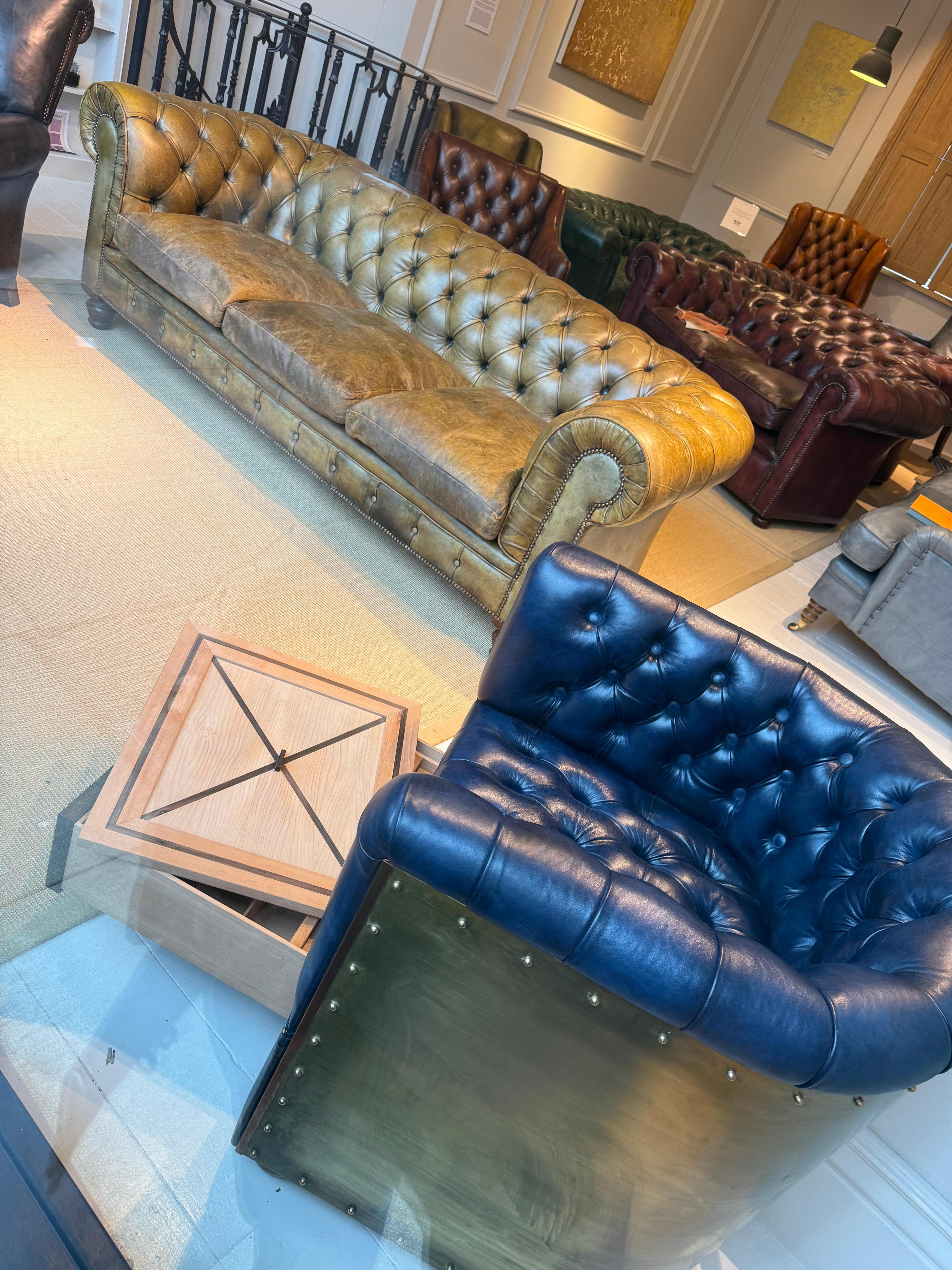 A Very Good MidC Hand Dyed Leather Chesterfield Sofa - Horse Hair Filled For Sale 3