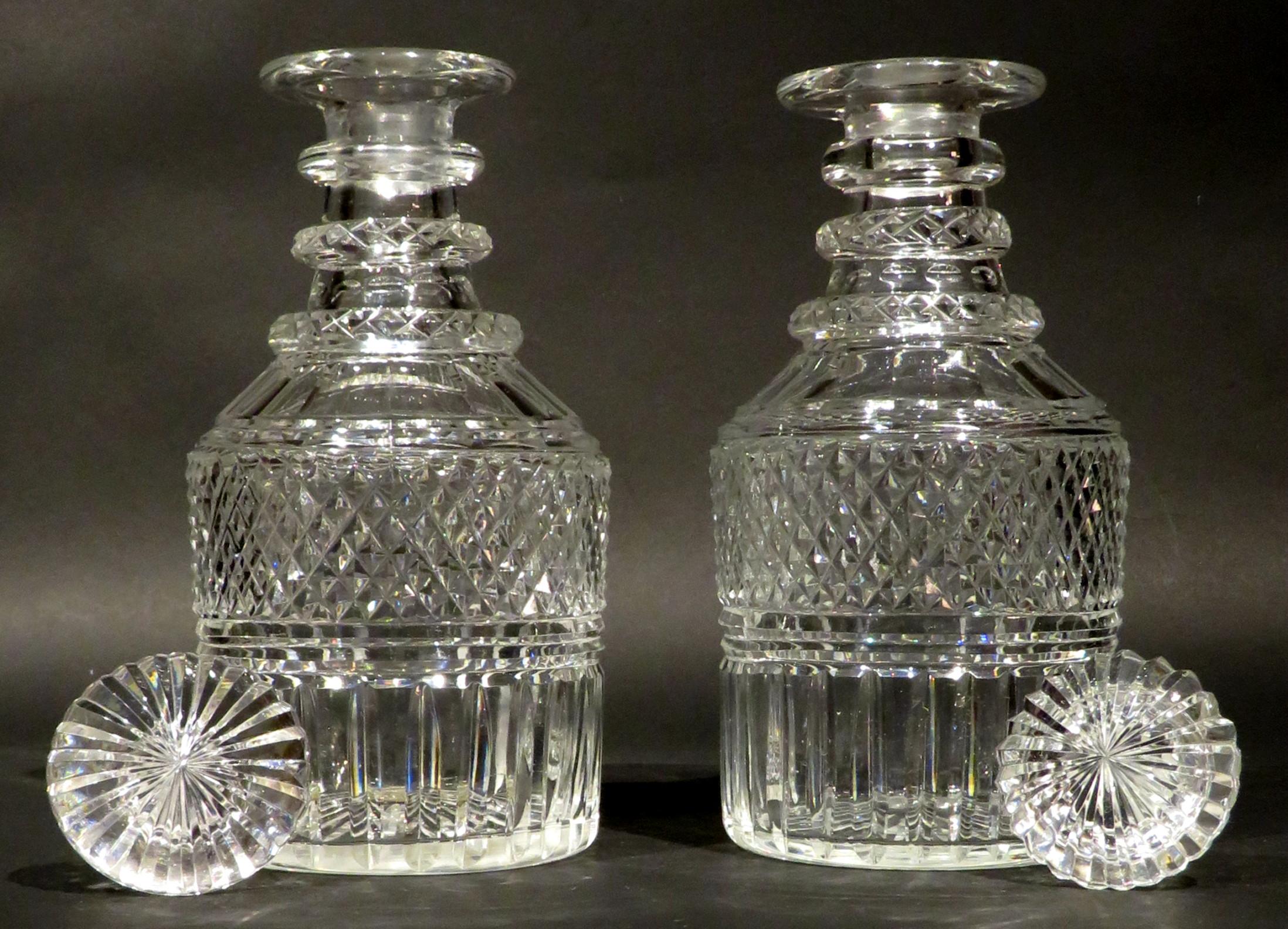 A Very Good Pair of Regency Period Anglo-Irish Cut Glass Decanters, Circa 1825 In Good Condition In Ottawa, Ontario