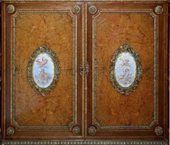 Credenza / Mobile laterale in radica di noce del XIX secolo di ottima qualità.