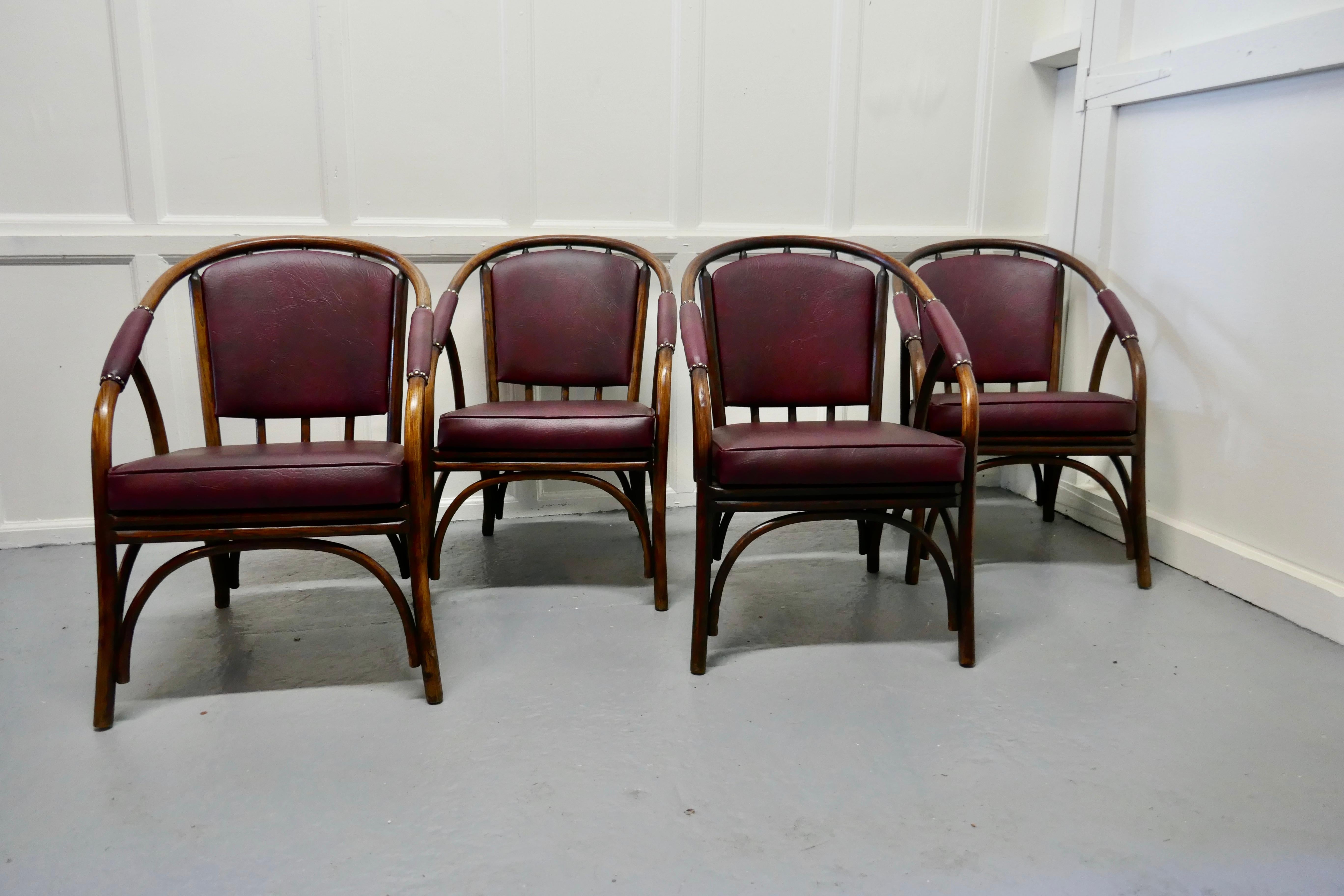 A very good set of 4 Lustycraft bentwood armchairs, new upholstery

A very good set of Lustycraft bentwood lounge chairs, the chairs are in very good condition they have new simulated leather upholstery in a burgundy red

The chairs are from the