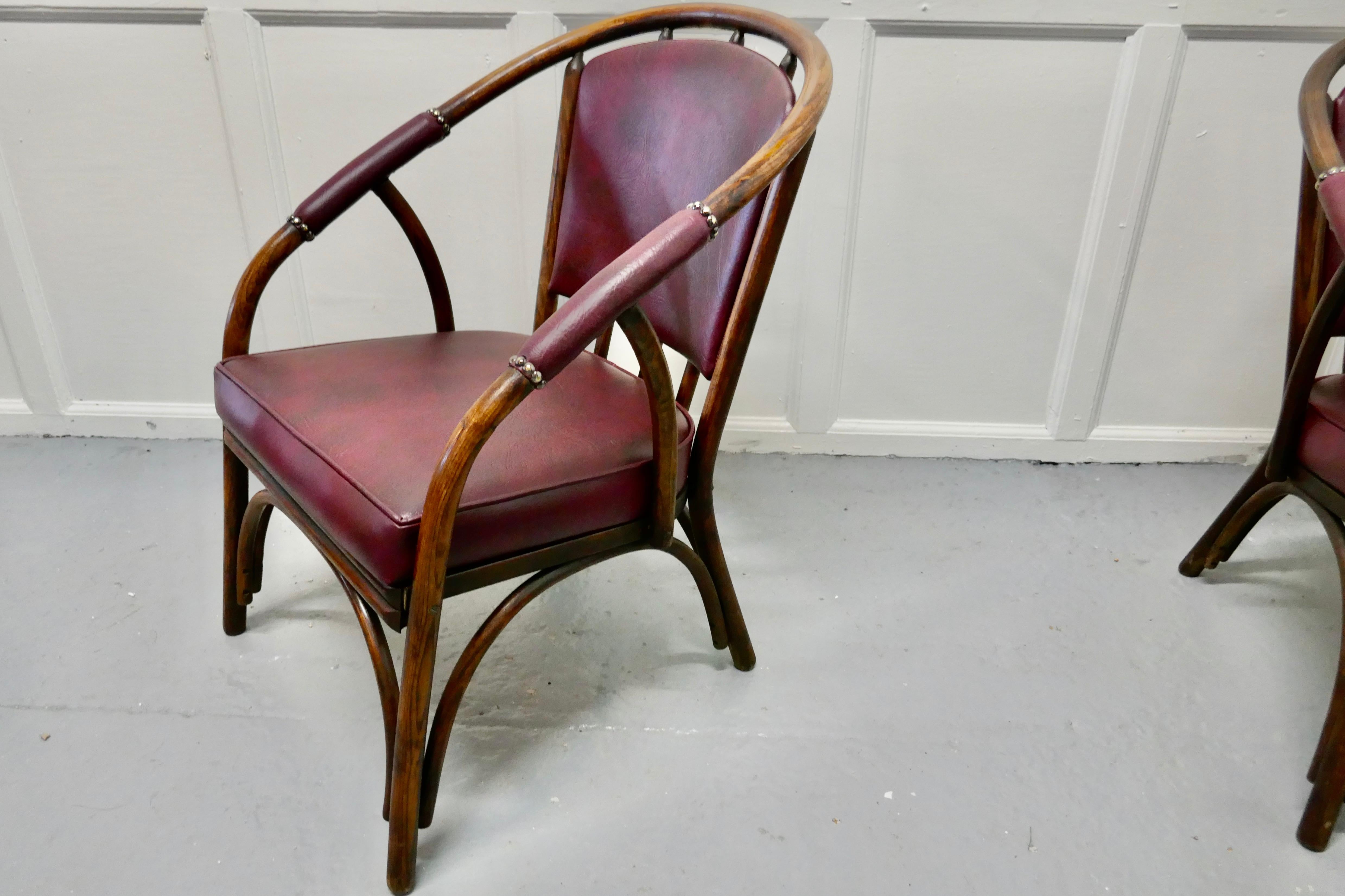 Very Good Set of 4 Lustycraft Bentwood Armchairs, New Upholstery In Good Condition For Sale In Chillerton, Isle of Wight