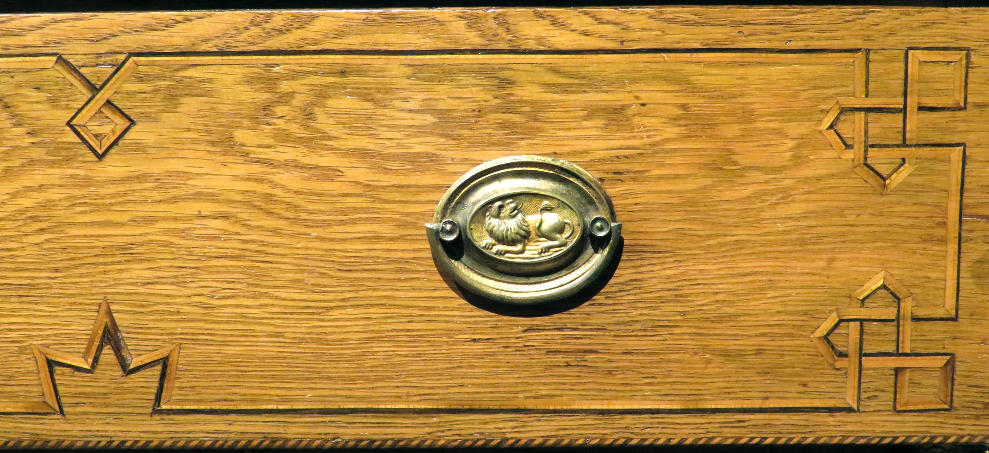 Ottimo e unico mobile in frassino intarsiato del periodo Biedermeier, Germania, circa 1825 in vendita 3