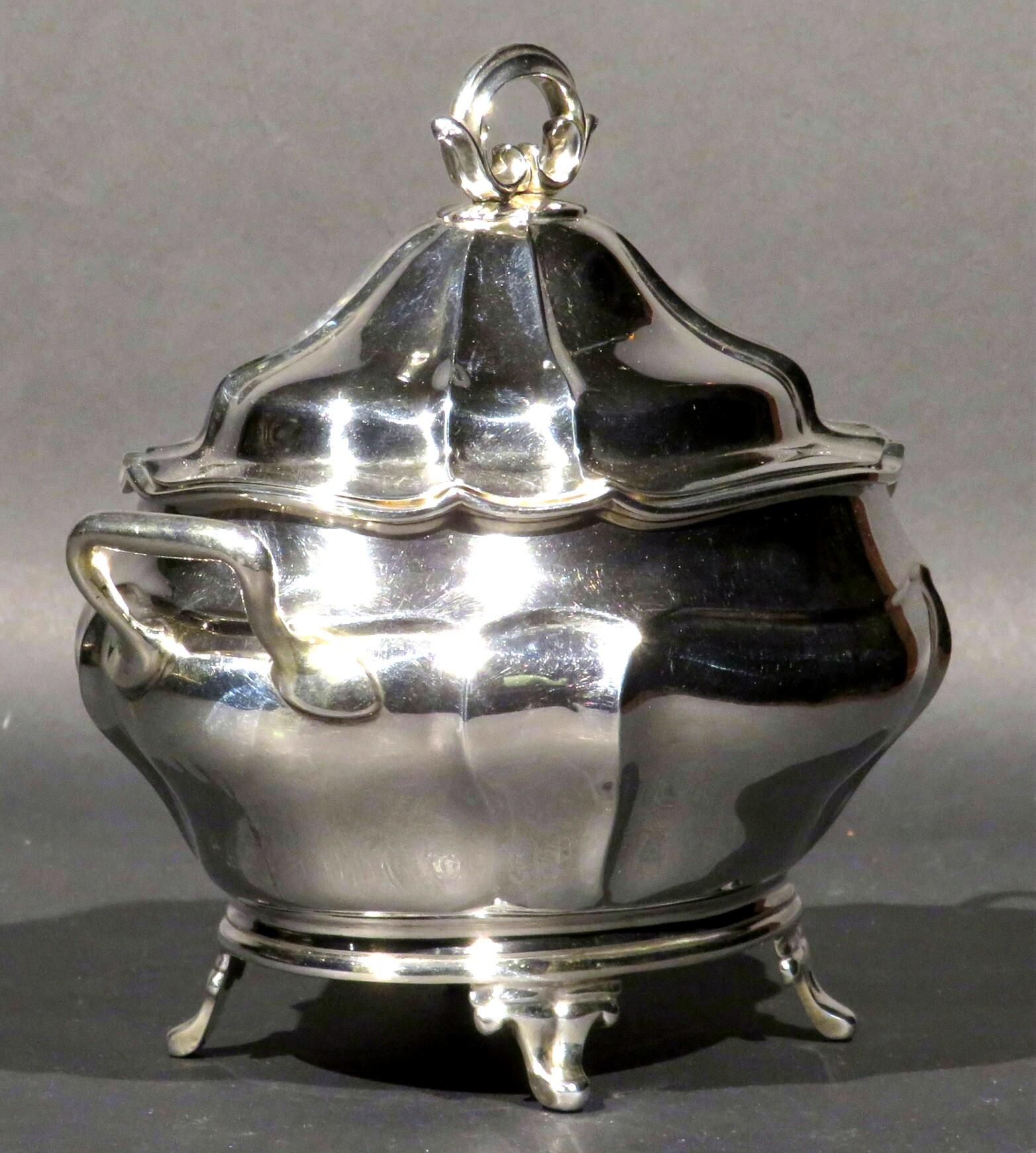 Edwardian A Very Good & Heavy Sterling Silver Sauce Tureen, Hallmarked London 1903 For Sale